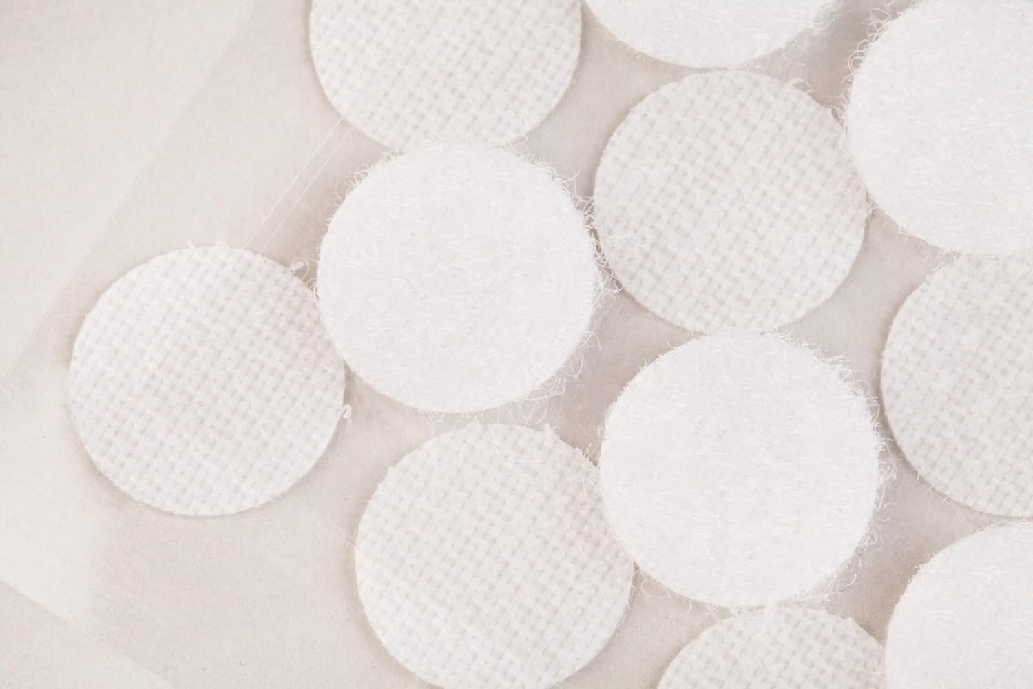 Scotch Multi-Purpose Hook and Loop Fasteners, 5/8 in x 5/8 in, Circles, 16 Sets, White, for Indoor Use, Holds up to 3 lbs/1 lb per 1 in.