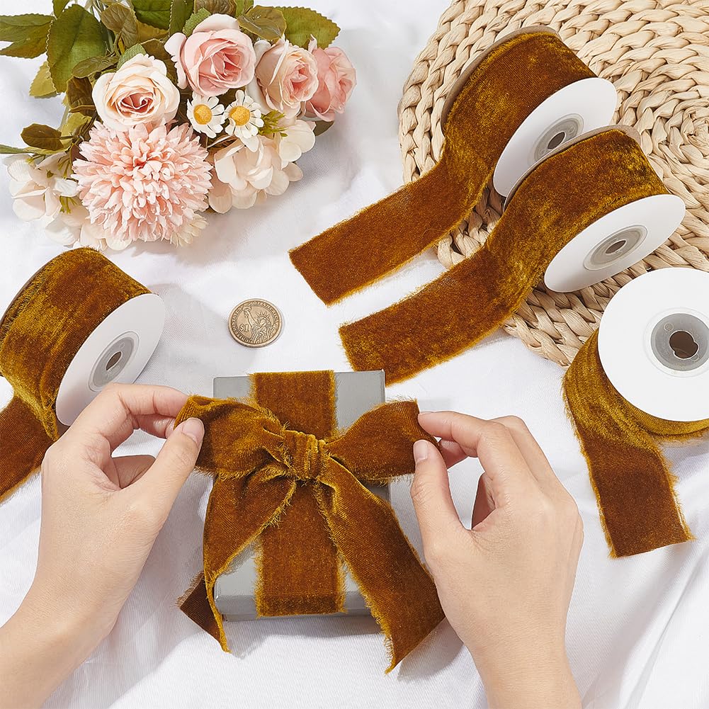 NBEADS 4 Rollo de Cinta de Terciopelo de Seda de Aproximadamente 21.8 Yardas, Cinta de Satén de 4cm con Borde Crudo con Carrete para Envolver Regalos de Boda, Decoración del Hogar, Coco Marrón