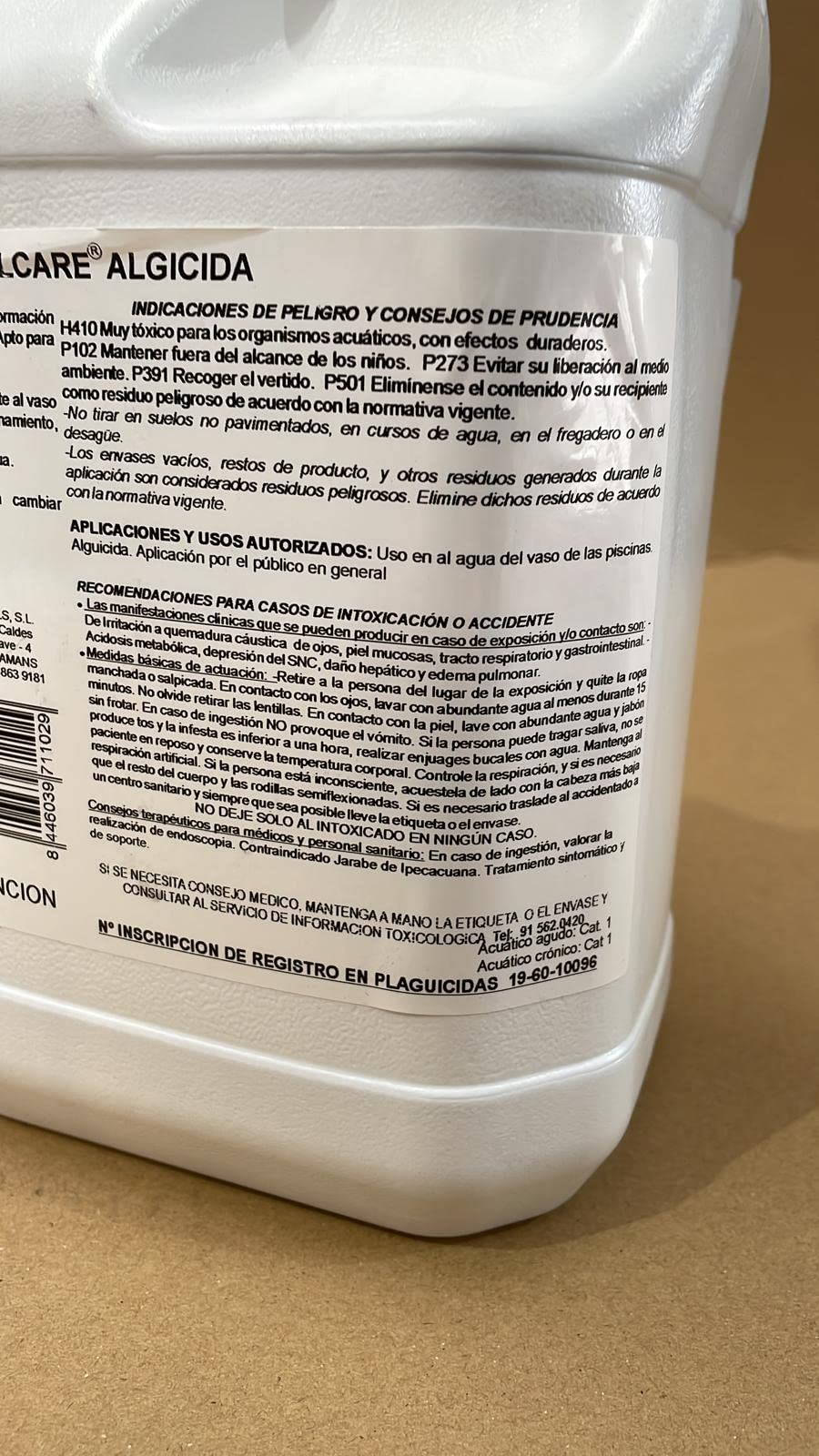 Algicida CrystalCare previene y Elimina Algas en Piscinas, Fuentes públicas, SPAS, Jacuzzis... Antialgas Botella 2 Lt.