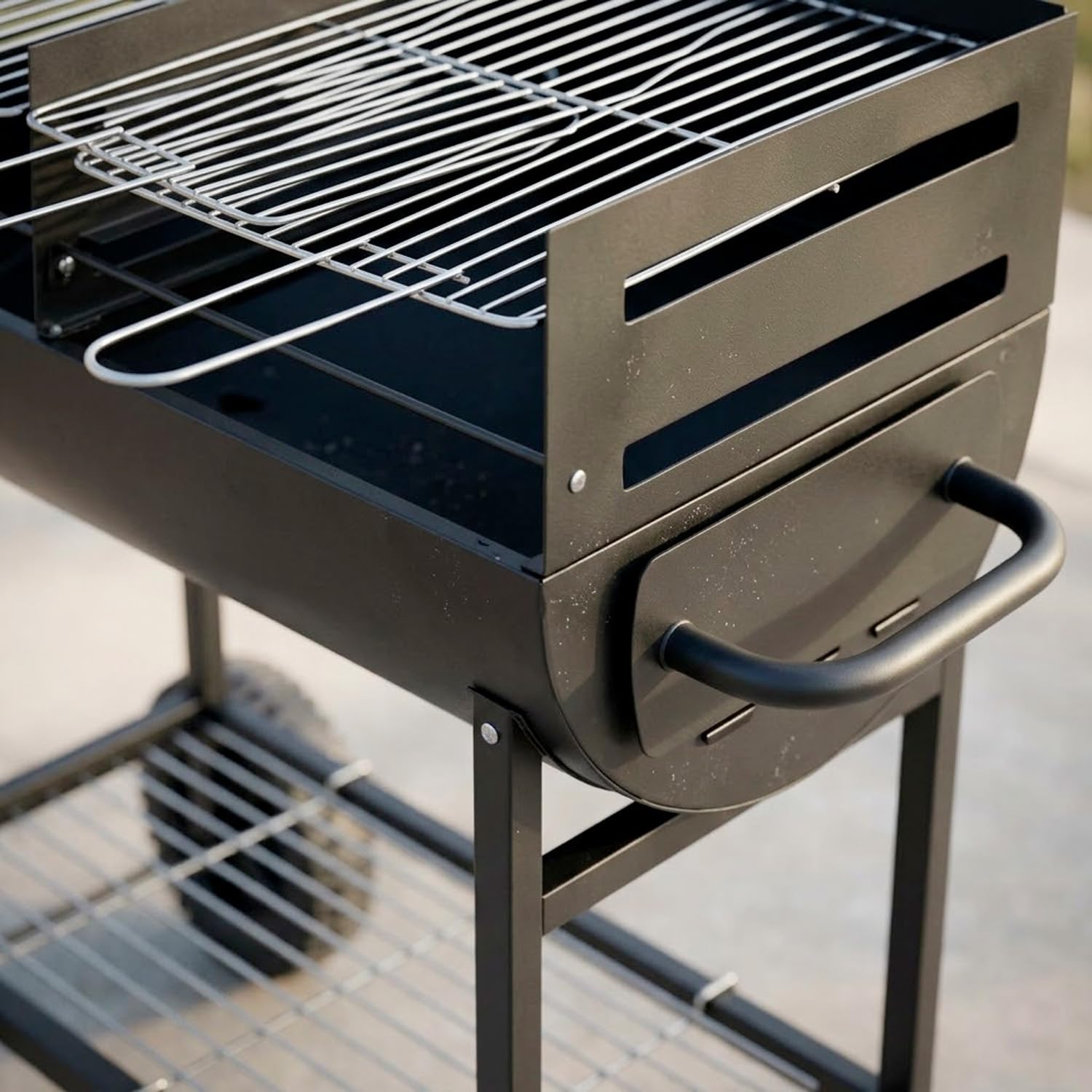 BRICOZONE Barbecue a Carbone con 2 Griglie Regolabili BBQ in Acciaio Resistente con Ruote e Ripiano Portaoggetti Ideale per Giardino Terrazzo e Grigliate all'Aperto 90 x 45 x 96 cm Nero
