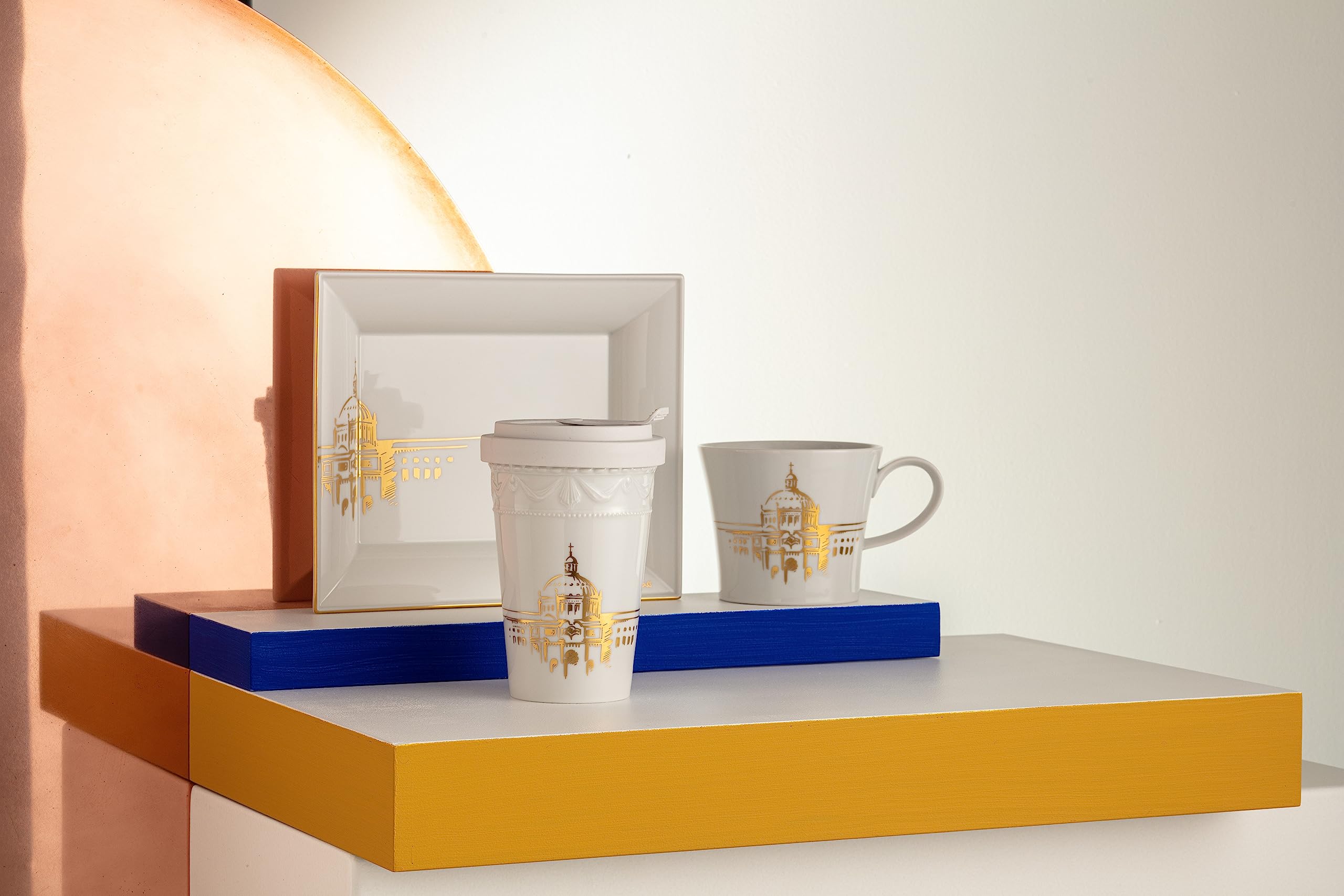 KPM Berlin KURLAND kubek na wynos Stadtschloss 0,35 l – porcelanowy kubek do kawy i herbaty, ręcznie robiony, elegancki design, zrównoważony, w pudełku prezentowym, biały z złotem