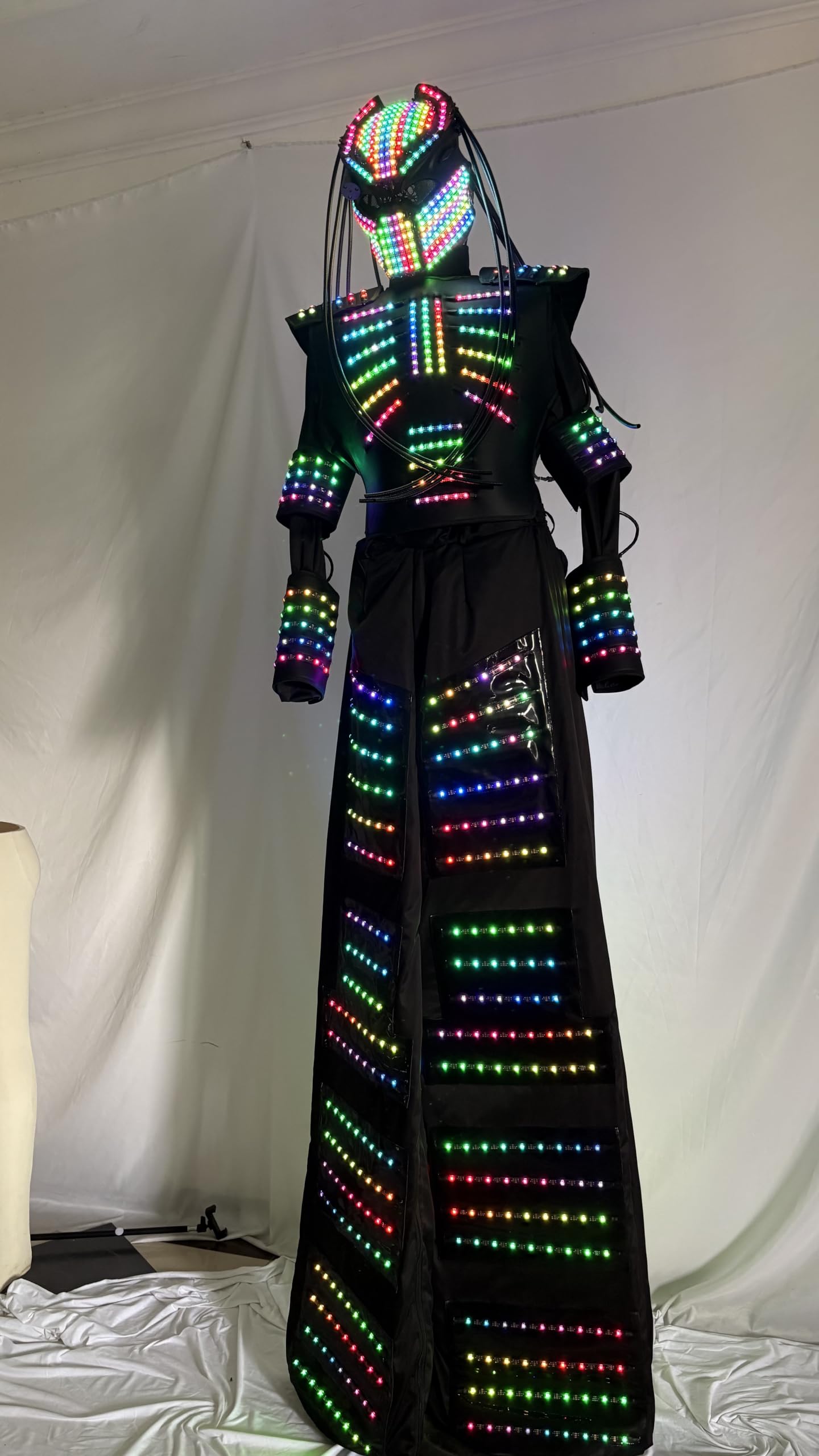 Earthradius Disfraz de Robot Caminante sobre zancos RGB, Traje de Armadura con Casco de depredador Iluminado de Cuerpo Completo para espectáculos de Escenario