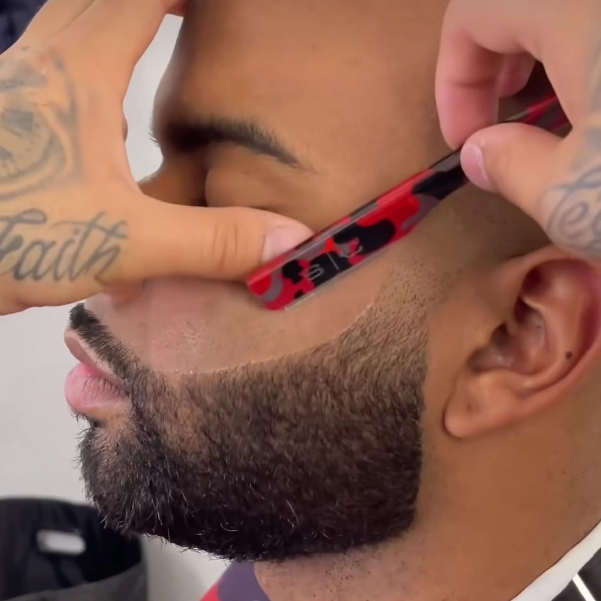 StyleCraft x Deluxe Line Professional Barber - Maquinilla de afeitar recta camuflaje rojo | Hoja no incluida