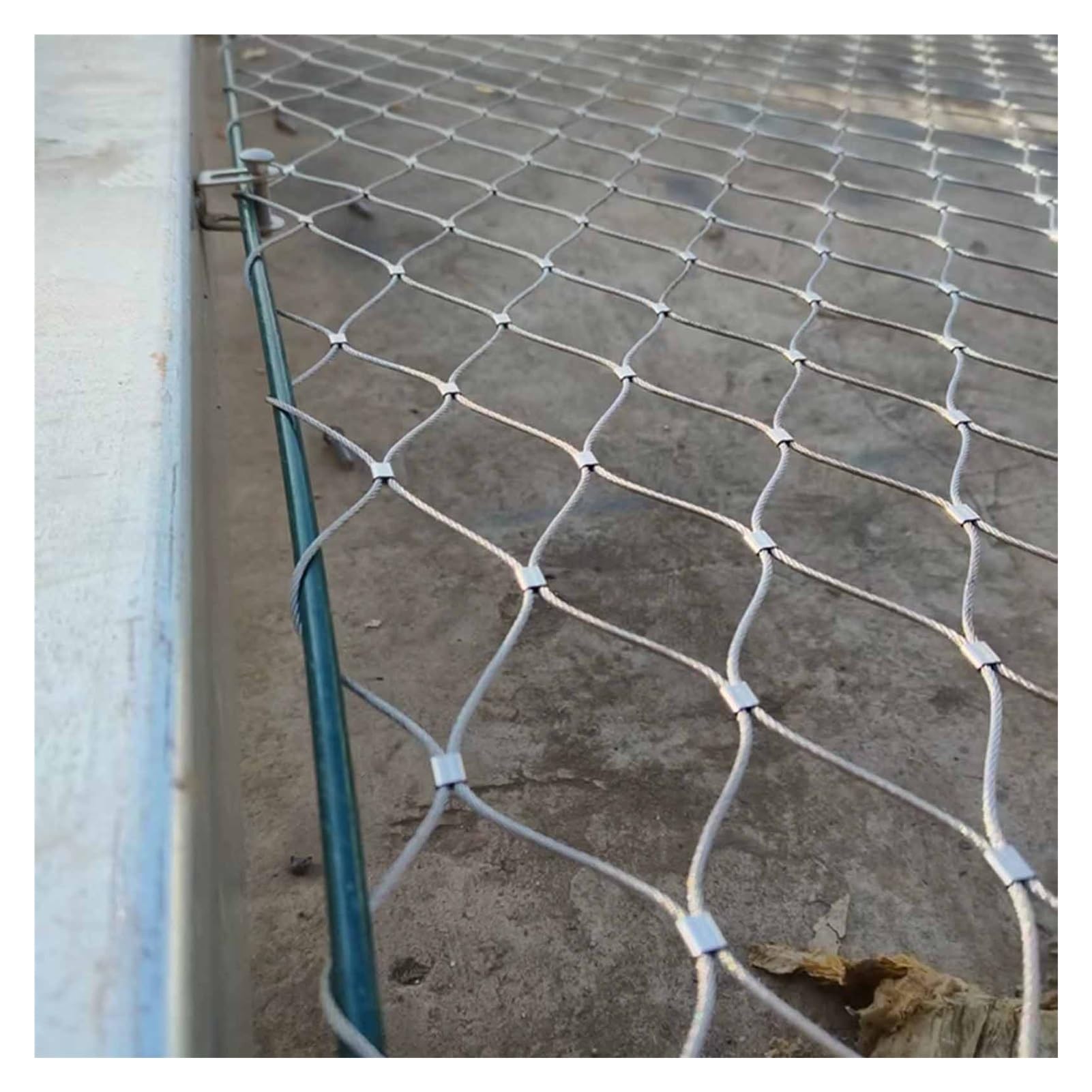 Filet de clôture flexible en treillis métallique pour aménager un balcon en ville