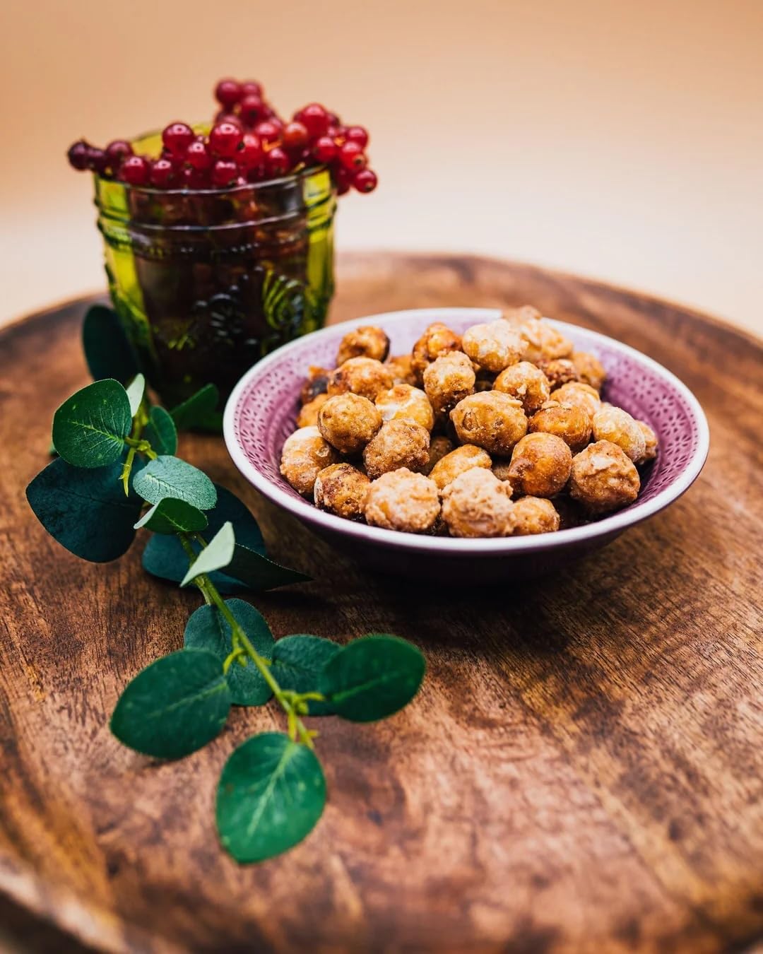 Genuss Berlin – Gebrannte Macadamia – 200g – Premium-Nüsse mit Karamell & Zimt – Süß-salzige Leckerei – Perfekter Snack & Geschenk – Edle Nascherei für Genießer – Knackige Macadamianüsse