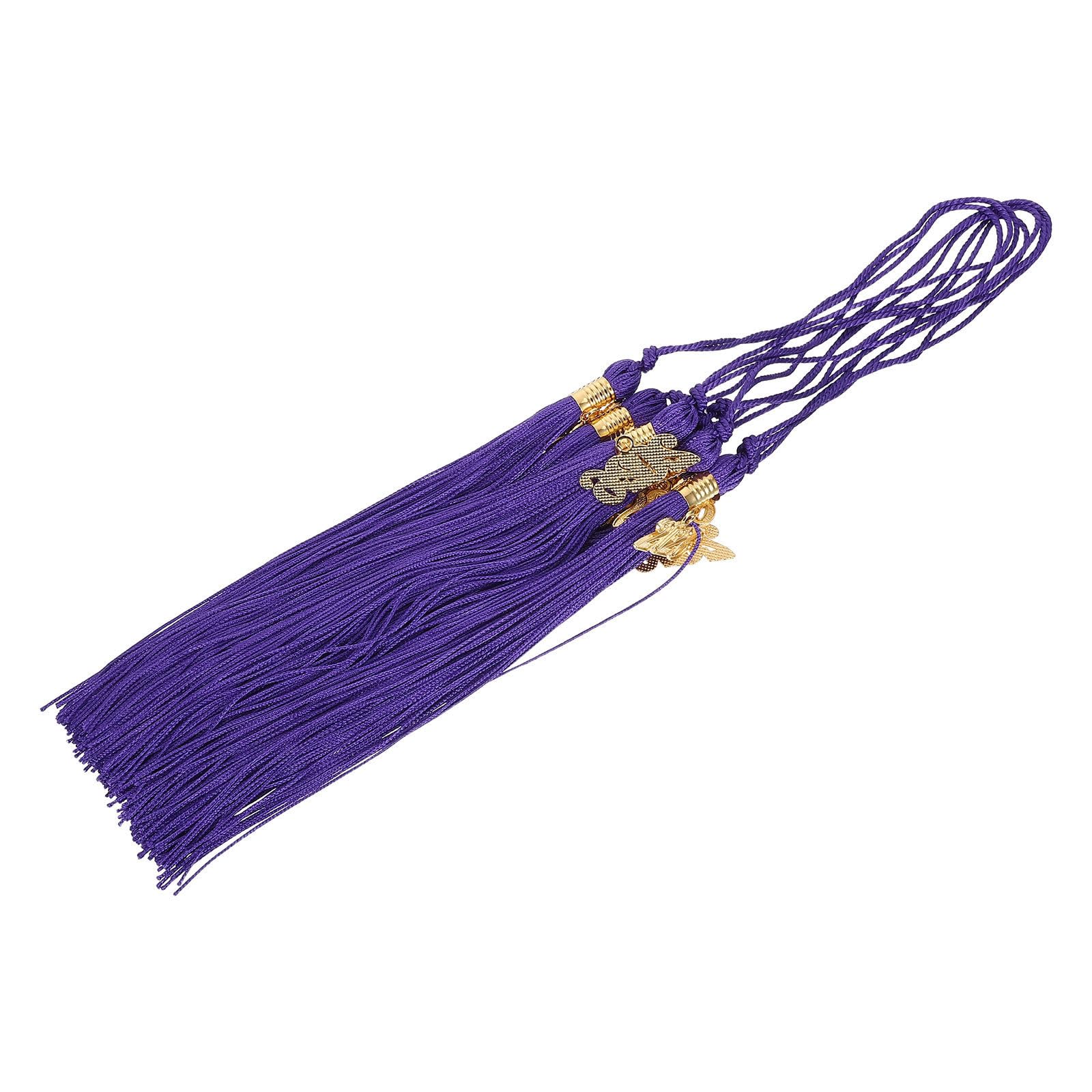 Borlas para birrete moradas 2026 ideales para fotos de graduación universitaria y fiestas