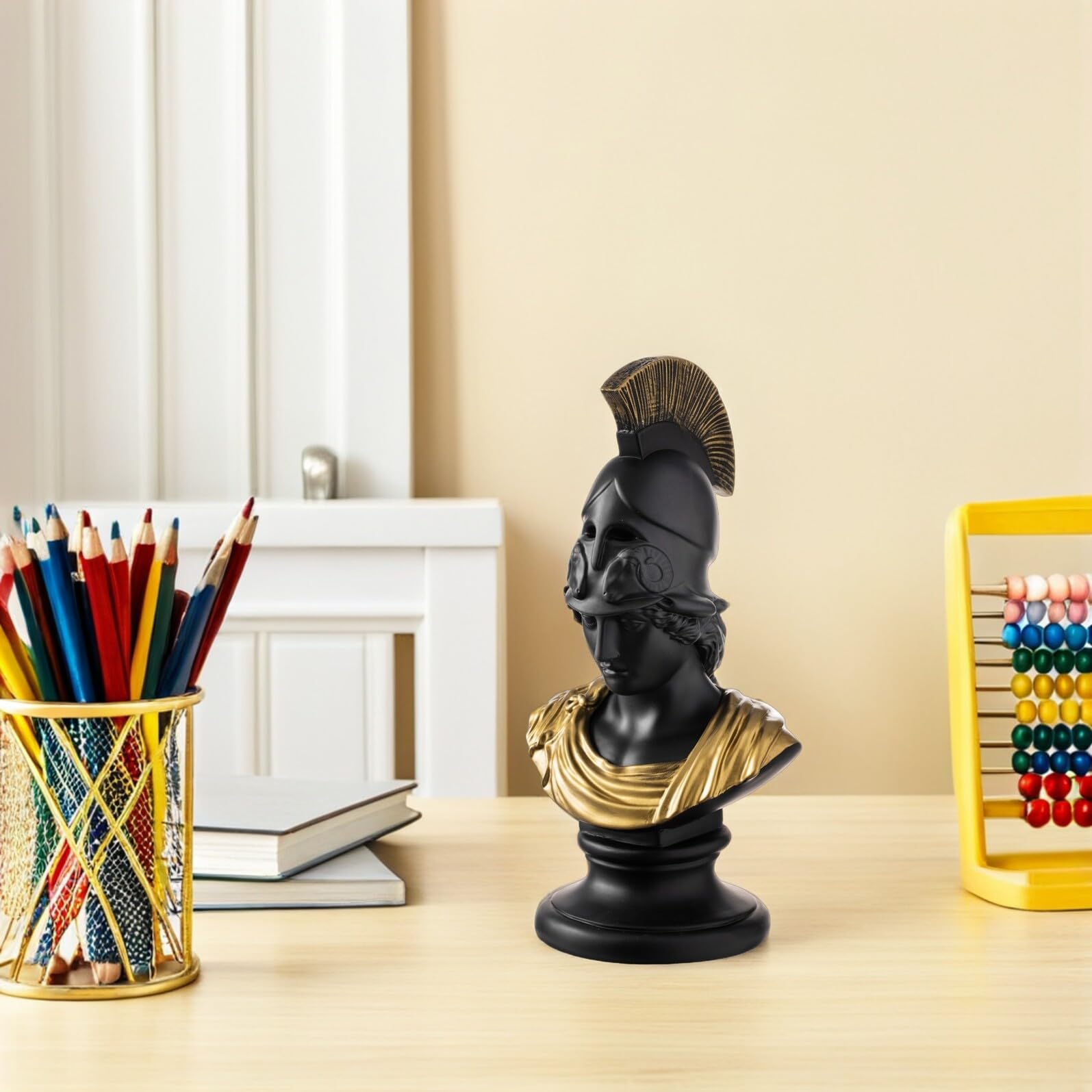 Hemobllo Porte-stylos Résine Sculpté de Guerrier Pot à Crayons de Bureau Organisateur de Bureau pour Stylos et Pinceaux de Maquillage