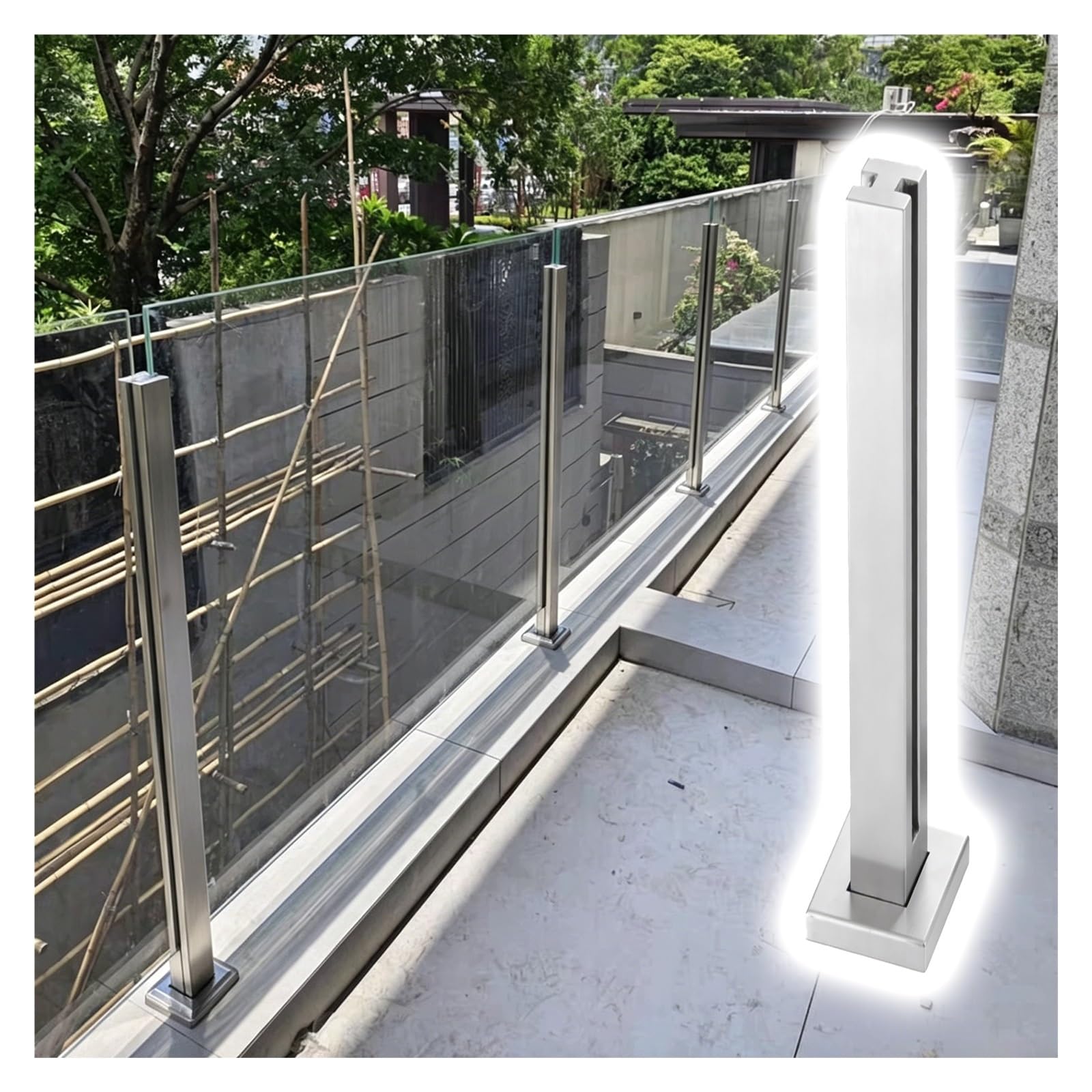 Poteau garde-corps verre inox au design épuré et finition argentée premium pour grand balcon