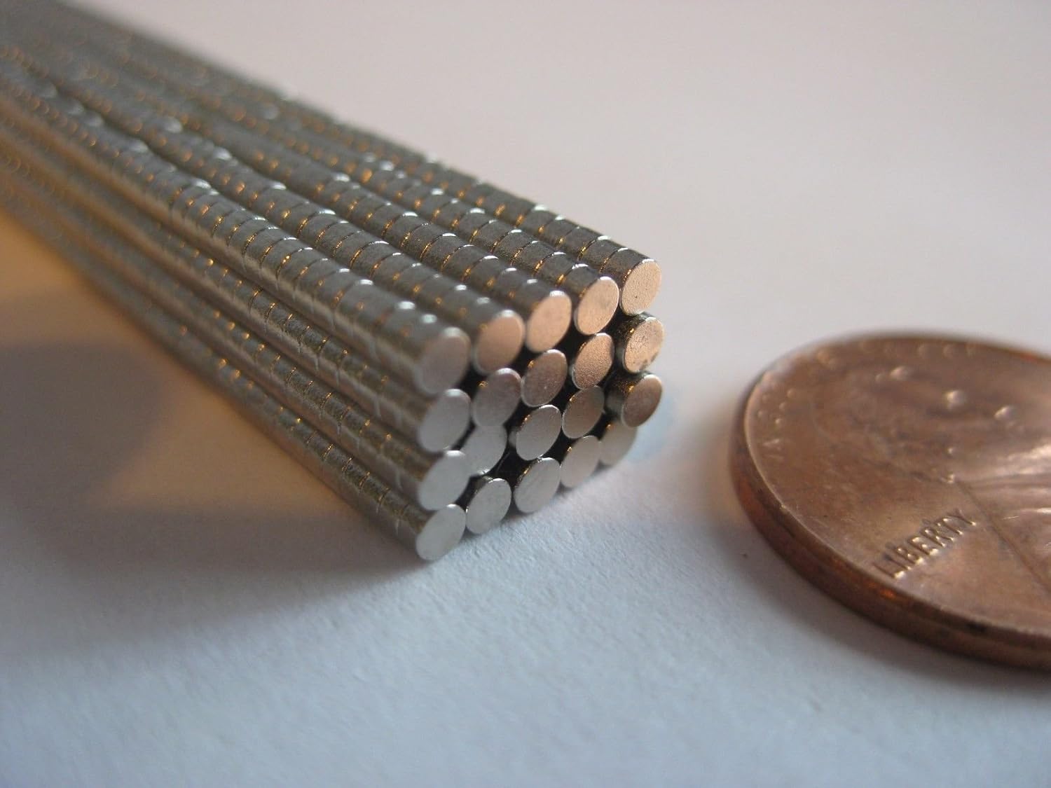 Tiny Neodymium Disc Magnets 2x1mm N52, 500 Pack – Small Round Rare Earth Magnets for Wargaming, Resin Crafts, 3D Printing, Miniature Builds and Classroom Use