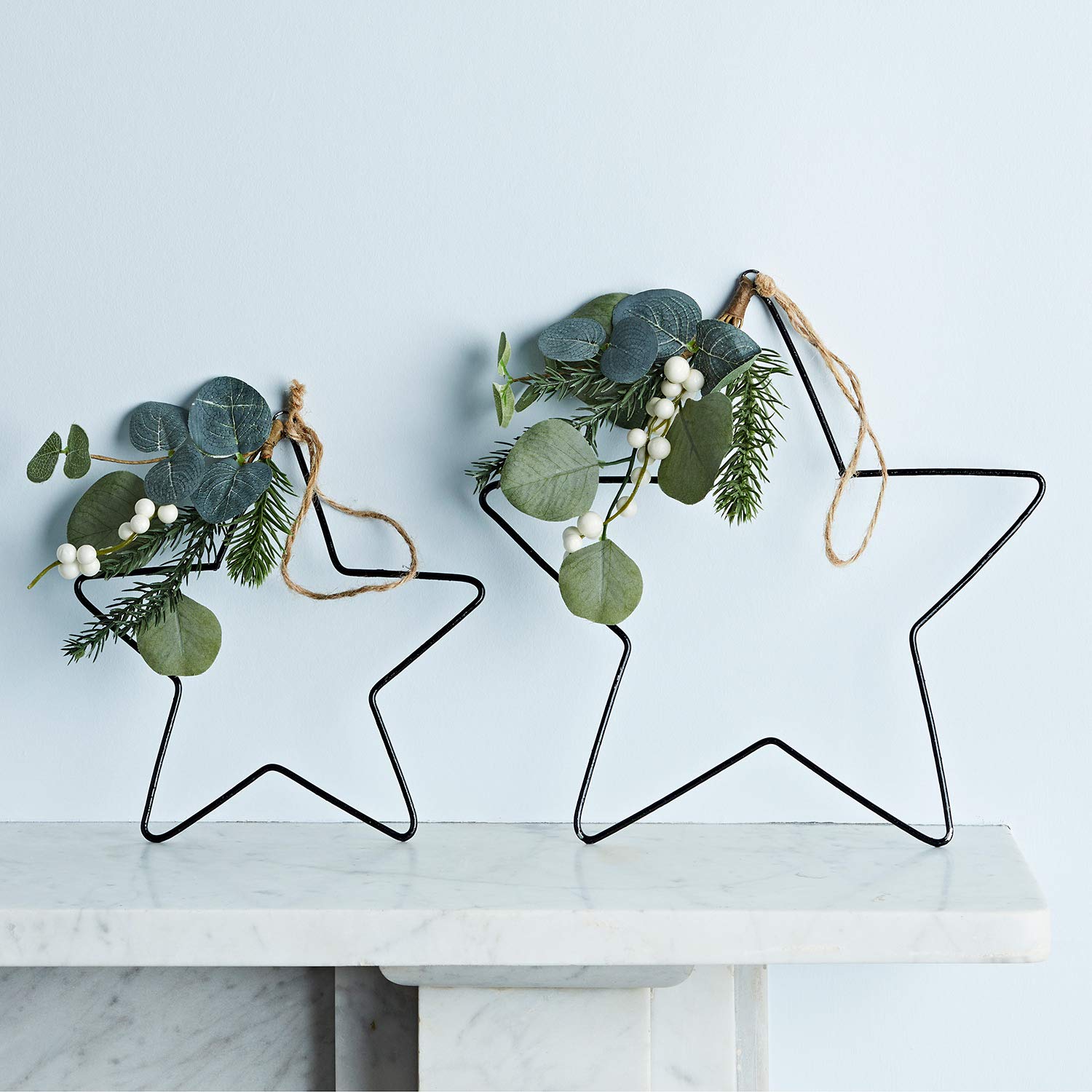 Lights4fun Conjunto de 2 Estrellas Decorativas de Navidad en Hierro con Eucalipto y Bayas Blancas