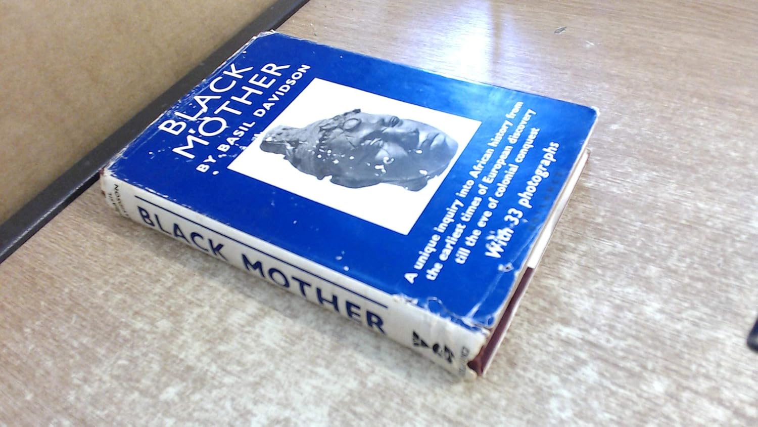 Black Mother The Years of the African Slave Trade Davidson, Basil