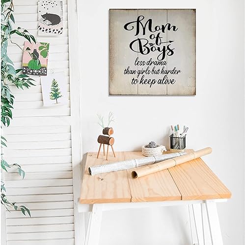 Miniatura 3 de Aihesui Letrero de madera vintage con texto en inglés Mom of Boys Less Drama Than Girls But Harder to Keep Alive ipara colgar en la pared, con cita