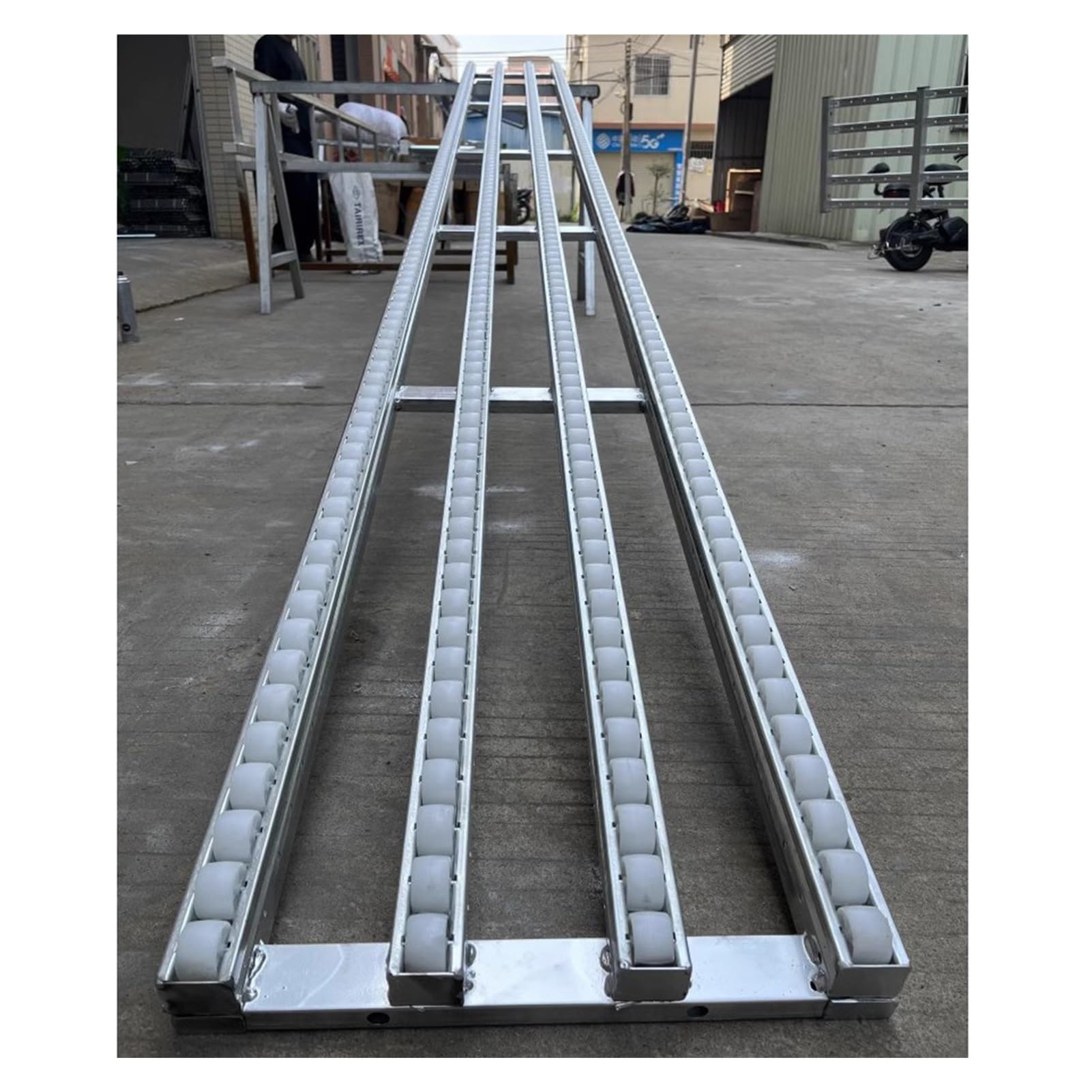 YJEUZCD Light-Duty Gravity Conveyor, Unpowered Roller Conveyor Slides, ABS Plastic Roller Stainless Steel Frame, Transportation Barreled Water Cartons Beverages Unloading Pulley ( Color : Silver-(W)30