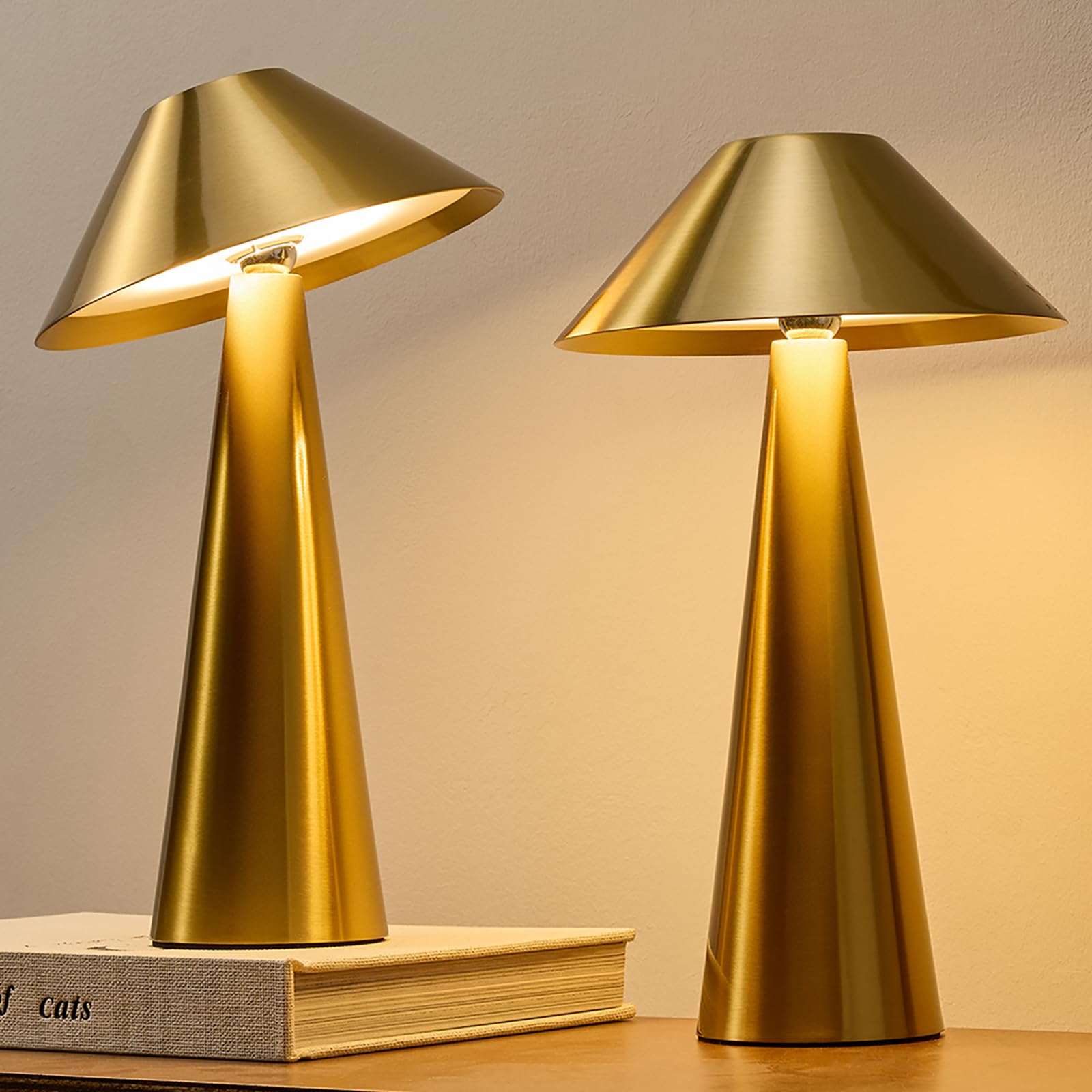 Bojim 2 Piezas Lamparas de Mesita de Noche Sin Cables LED Recargable Exterior Cabeza Giratoria, Lámpara Luz Tactil Table de Bateria Candeeiro Lamps para Exterior Portatil Interior IP54 Metal Dorado