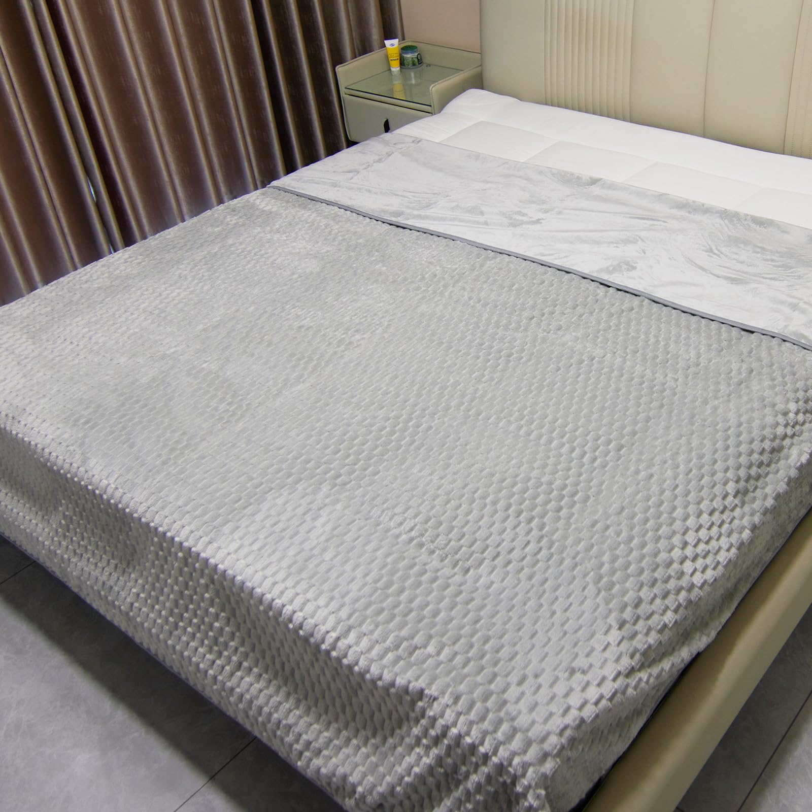 Ahinahwap Water Resistant Blanket