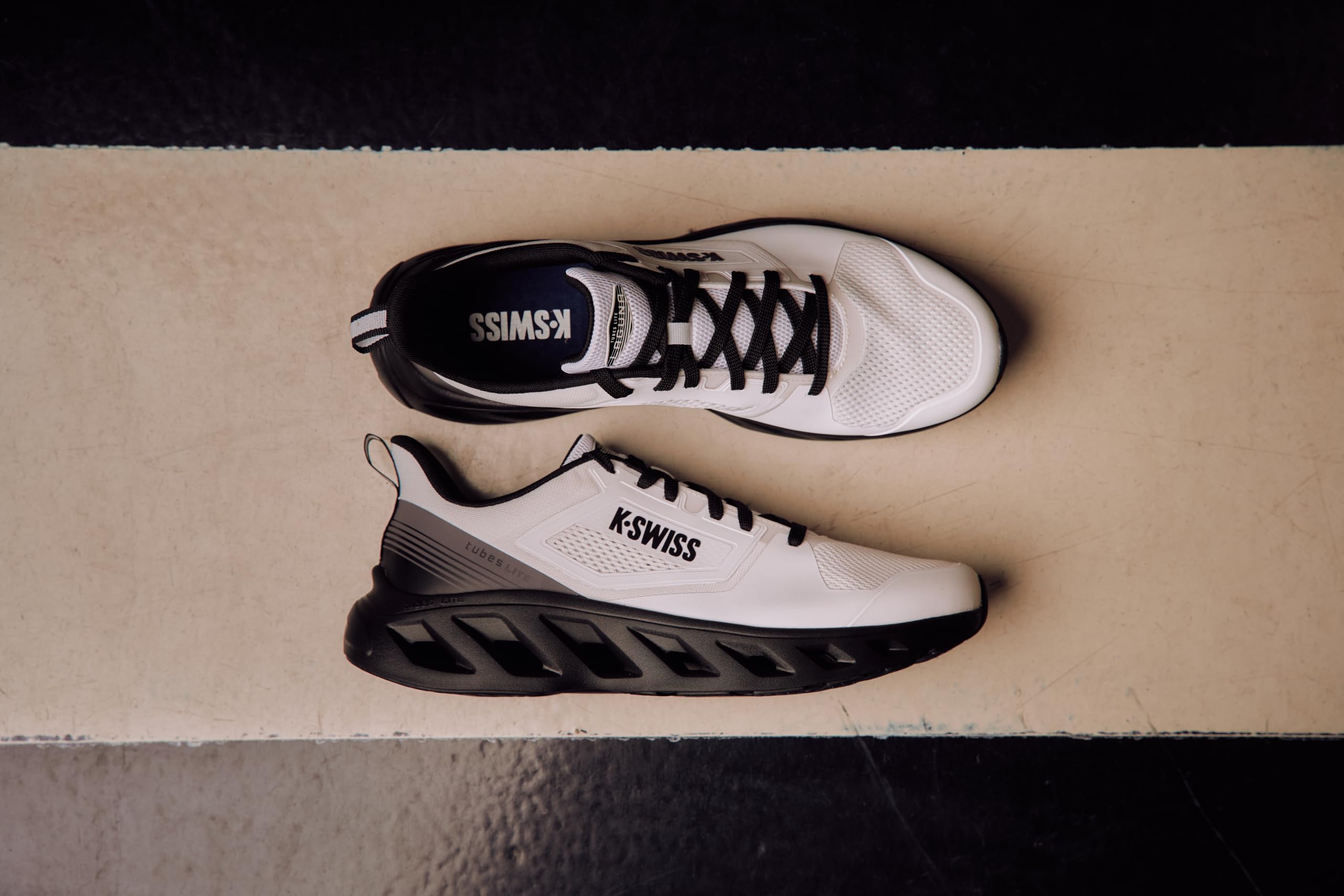 K-Swiss Laguna Tubes Lite Zapatillas de Correr para Hombre Blanco, Asfalto Blanco Negro, 42.5 EU