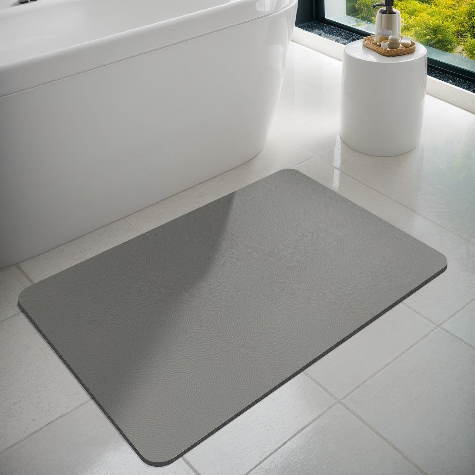 Dolic Bath Mat Bathroom Rugs Rubber Non-Slip Thin Bathroom Mat Absorbent Quick Dry Bath Rug for Floor Bathmat Shower Rug for Outside Bathtub Shower Room(Light Grey 40 x 60 cm)