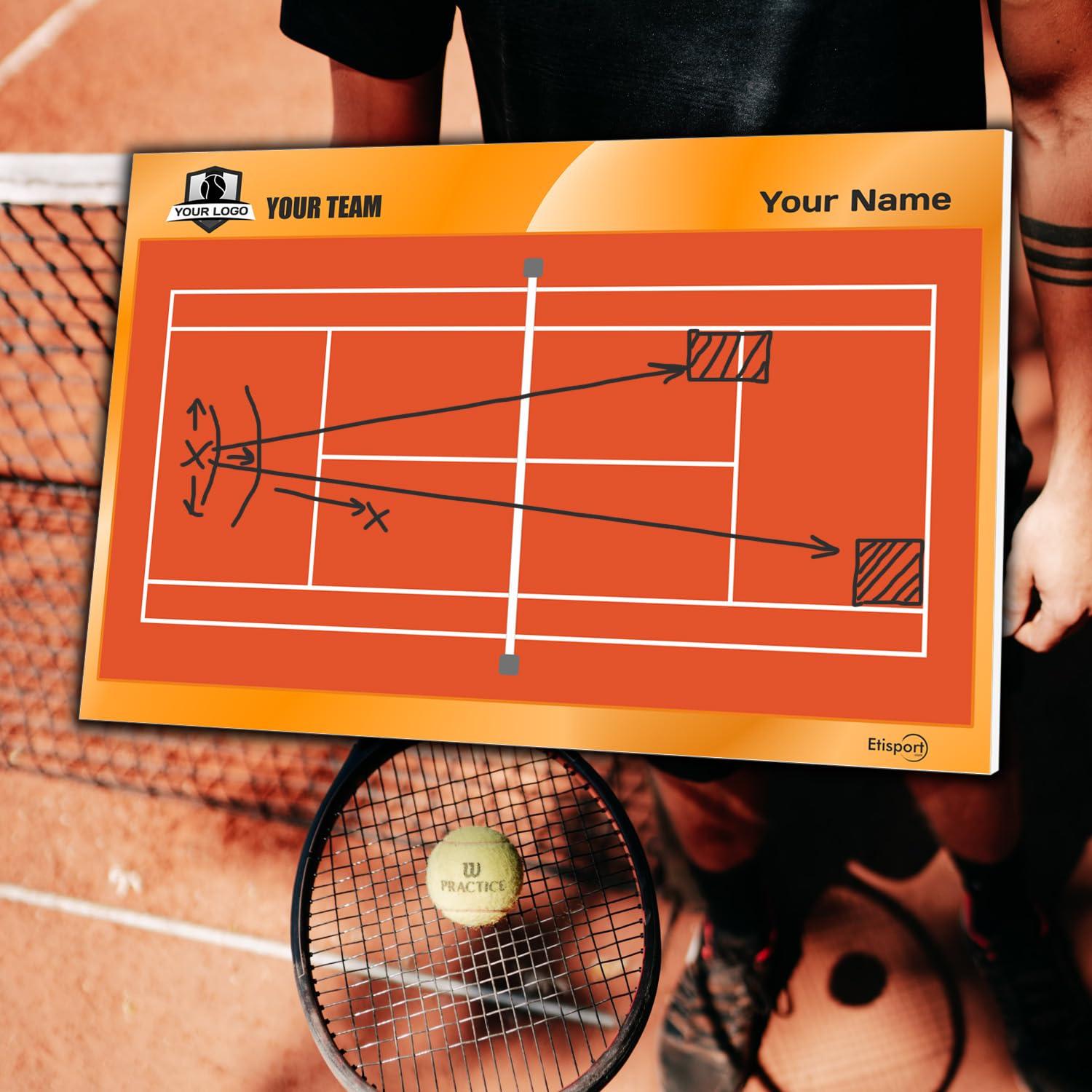 Lavagna Tattica per Tennis - Campo in Terra Battuta. Doppia Faccia, Adatta per pennarelli cancellabili a Secco. Personalizzata con Colore, Stemma o Logo, Nome e Club.
