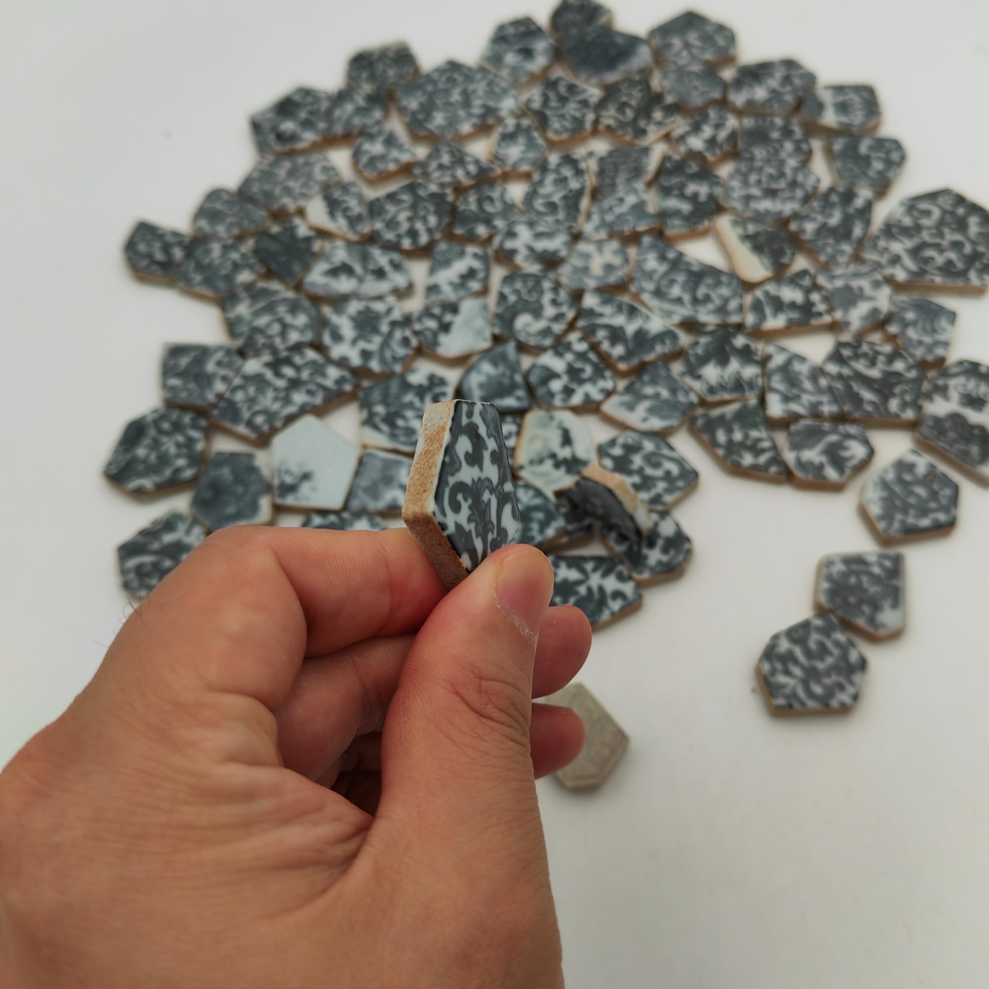 Porzellan-Keramik-Mosaikfliesen Gebrochen (Silber) – Ca. 70 Stück, 2,3–4,2 Cm, Für DIY, Boden, Blumentöpfe