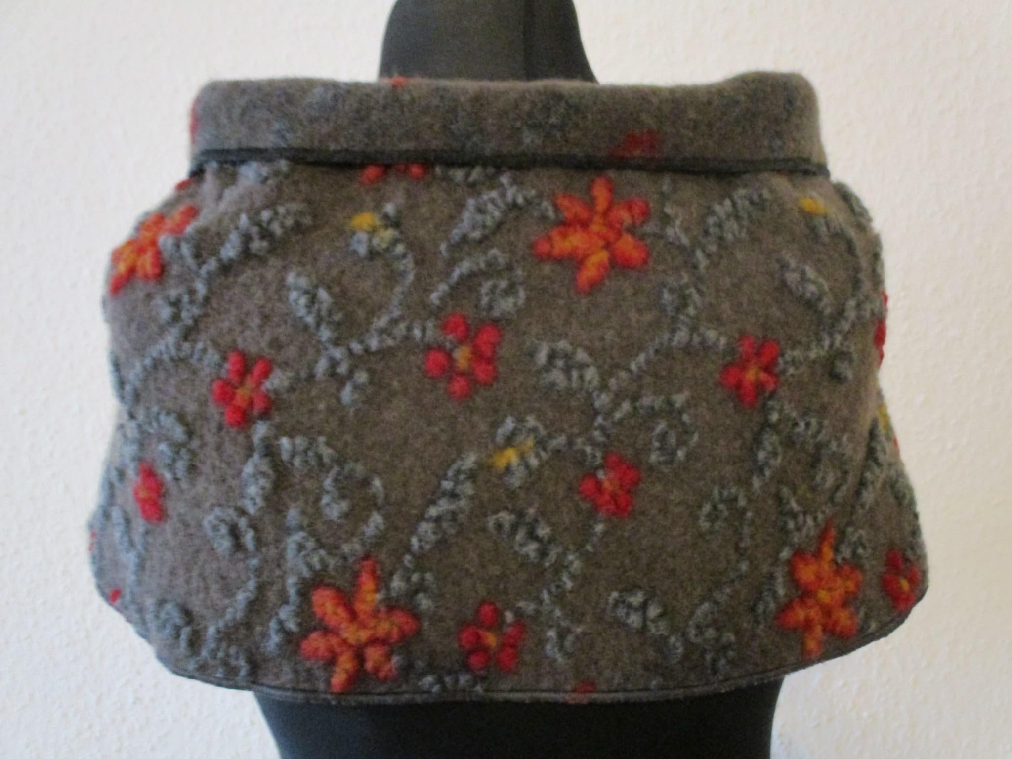 WOLLSCHAL aus 80% Wolle, 20% Baumwolle, LOOP, HALSTUCH, NACKENWÄRMER, SCHULTERTUCH, SCHÖNER SCHAL, FOULARD, TÜCHER, STOLA, DAMEN SCHAL, FRAUENUMHANG mit Metall Knopf
