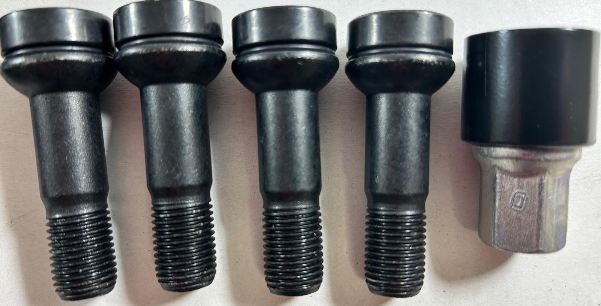 Mercedes-Benz Radsicherungssatz, M14 x 1,5 x 45 schwarz