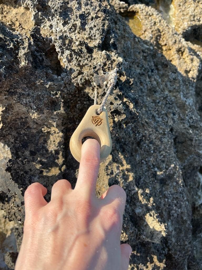 Monik climbing hangboard | Portable Finger trainer for Rock Climbing - Portable Hangboard Fingerboard for Grip Strength, Wood - Lightweight, Durable, Compact | 1 pair