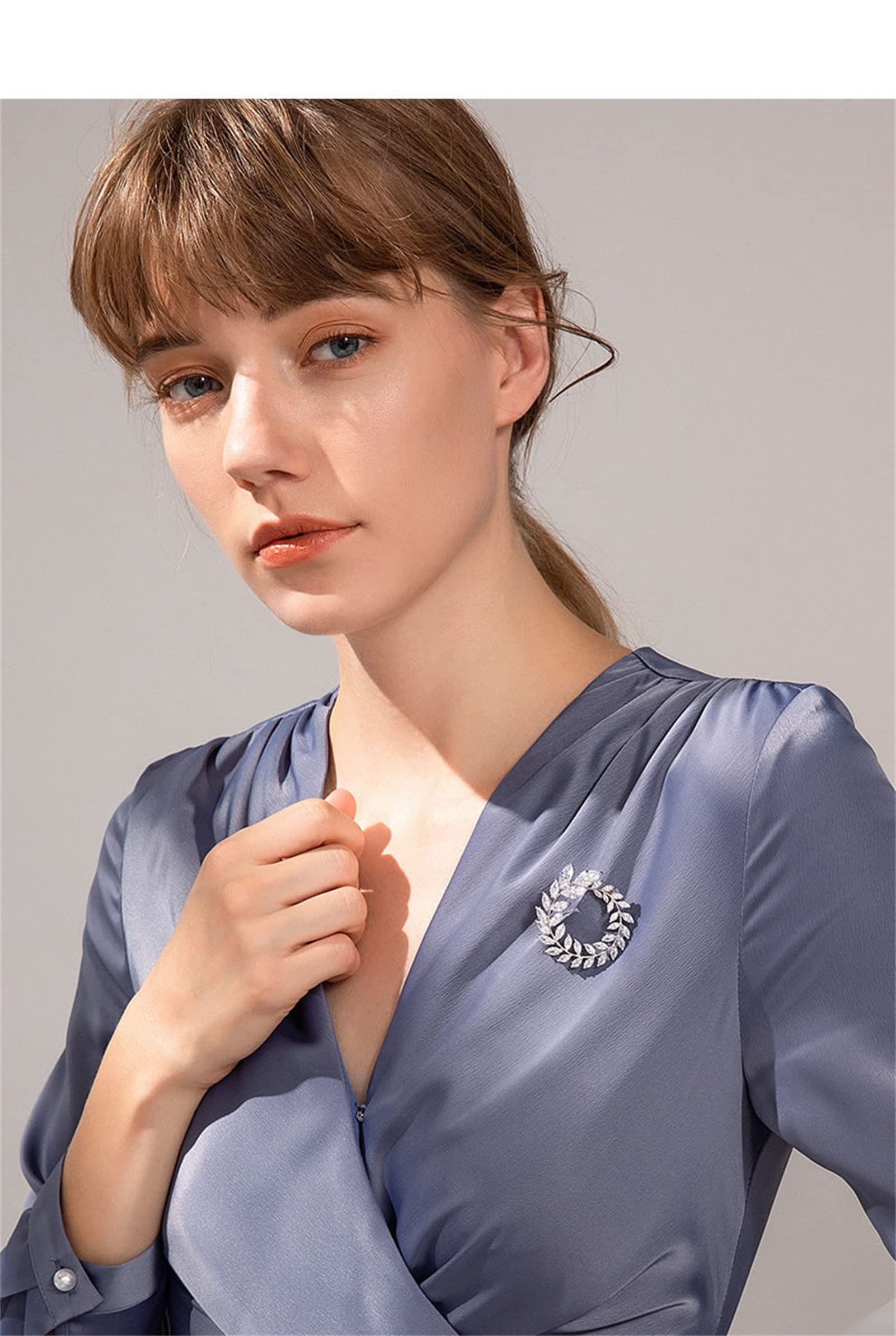 Spilla a Ghirlanda da Donna, Spilla di Cristallo con Temperamento di Lusso, Spilla Colorata e Accattivante, Giacca da Abito, Cento Decorazioni abbinate