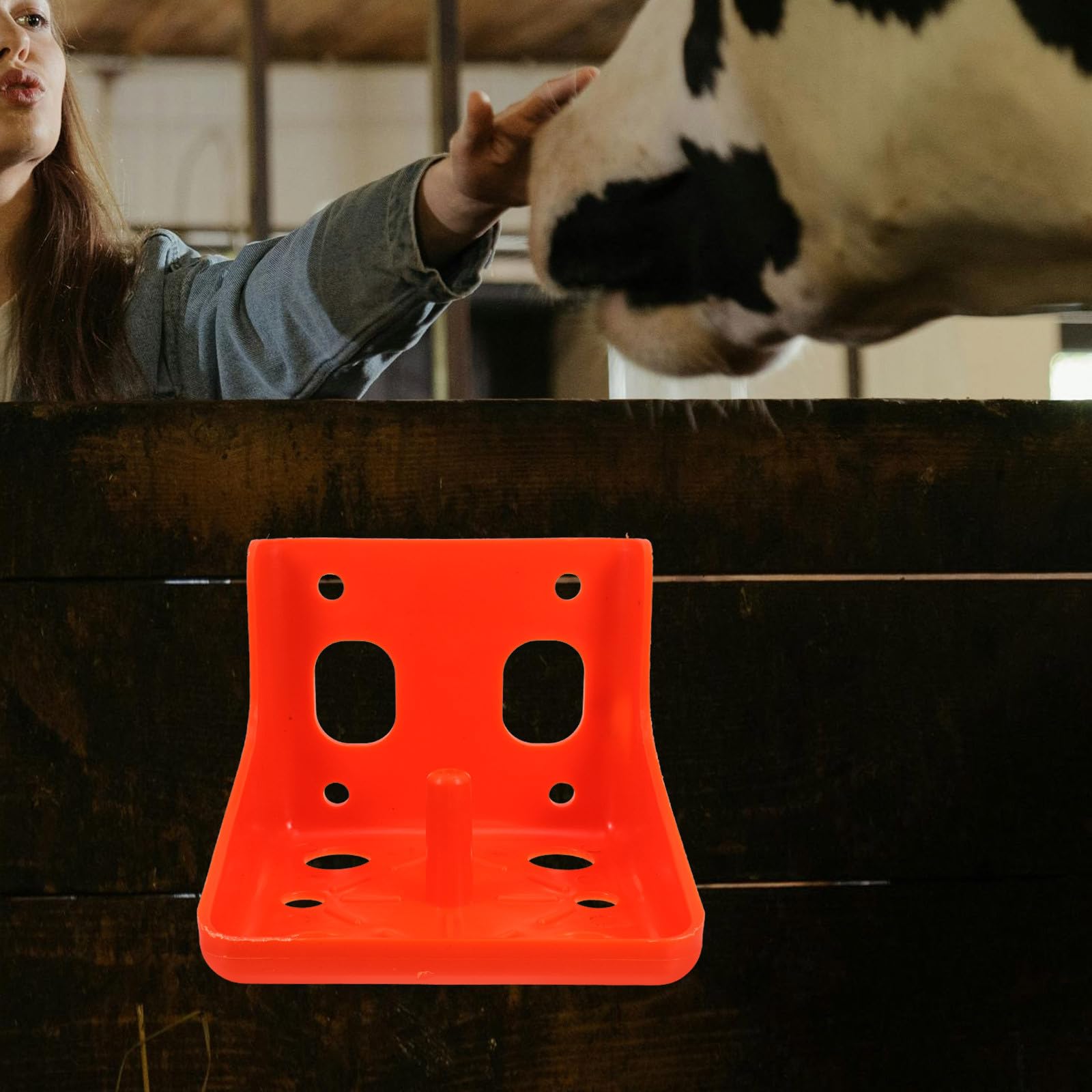 Artibetter Distributeur de Sel pour Moutons et Bétail 2 Pièces en Pe Épaissi, Support Robuste Cylindrique pour Bloc Minéral, pour Élevage Agricole Style Aléatoire