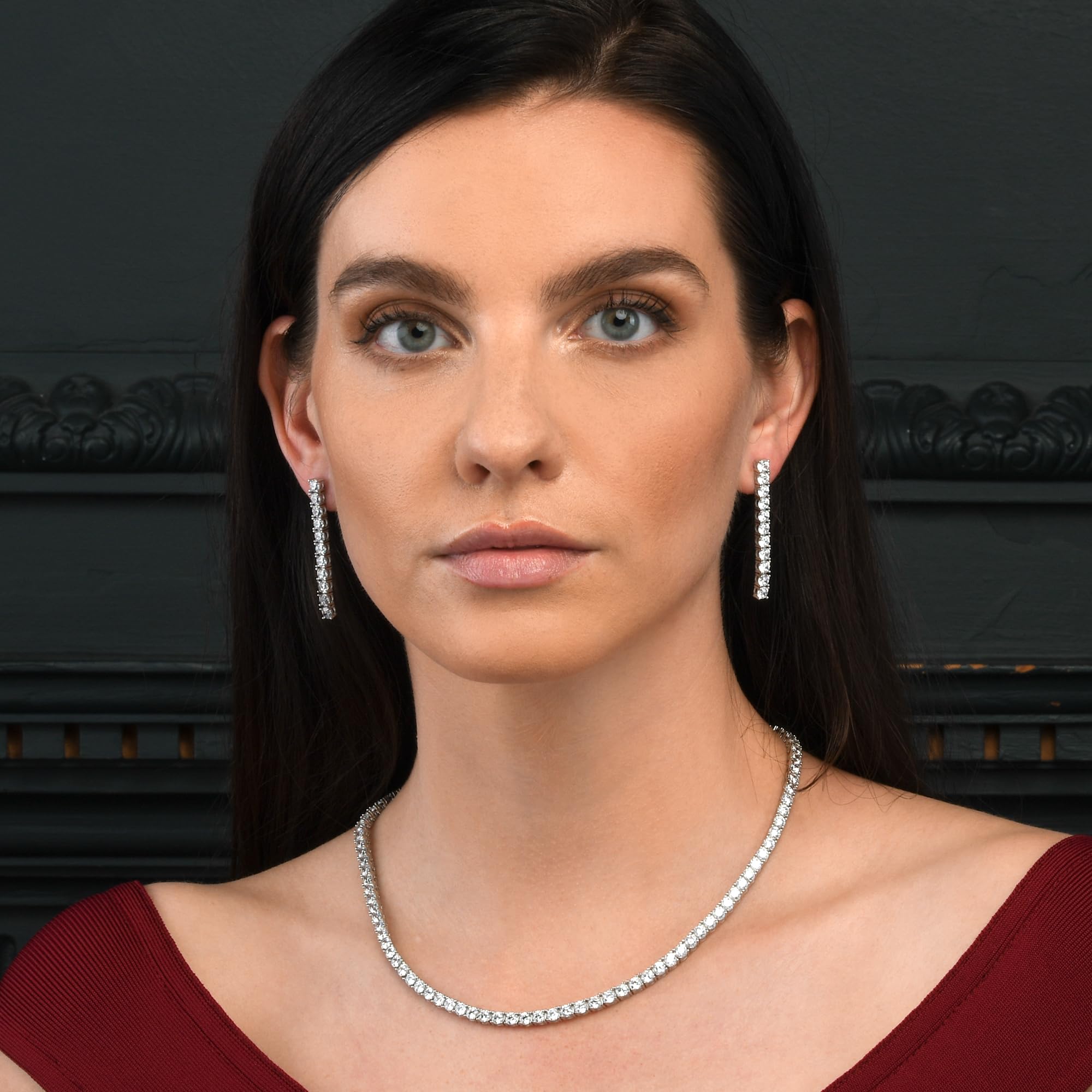 Diamond Treats Lange Ohrringe für Damen in 925 Sterling Silber, Lange Ohrringe für Frauen mit Cubic Zirkonia Steinen, Elegante Ohrringe mit Steinen in einer Linie, 925 Sterling Silber