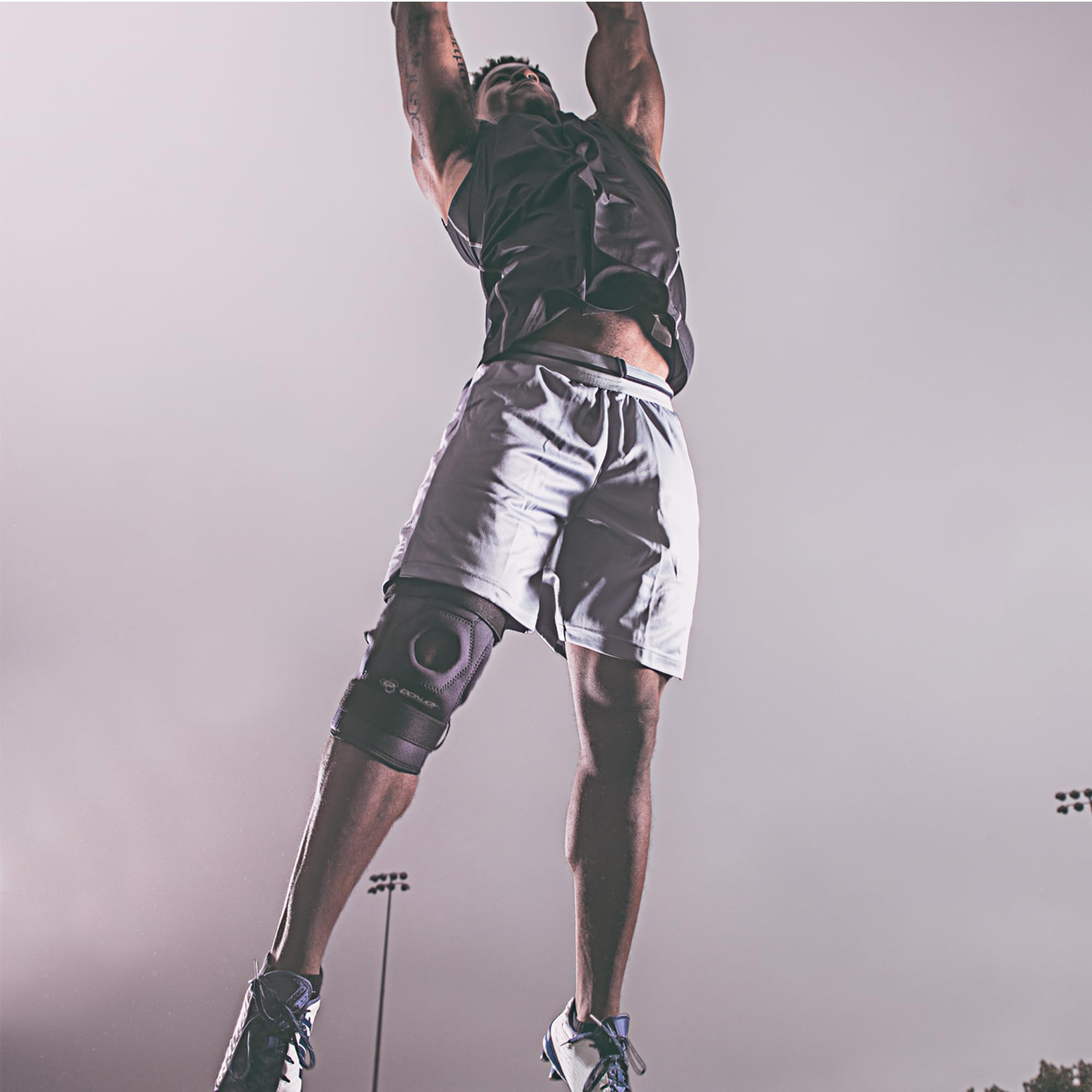DonJoy Performance Ginocchiera Bionic – Supporto per rotula regolabile, legamento laterale/mediale (ACL, MCL, LCL), menisco, distorsioni del ginocchio per calcio, basket, sci, hockey, corsa, sport acquatici