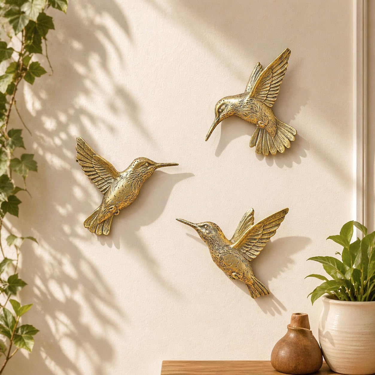 GUSFREUD 3D Hummingbird Wall Decor Set - Brass Resin Bird Wall Decor for Living Room, Bedroom and Gallery Walls - Vintage Gold - Set of 3