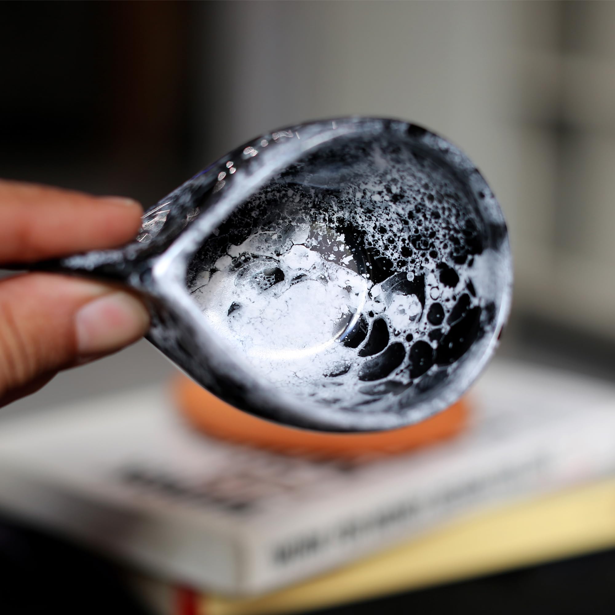 Egloo - Tazzine caffe particolari per colazione con piattino artigianali in ceramica, set di 2 tazzine moderne per espresso, design unico per un regalo di coppia.
