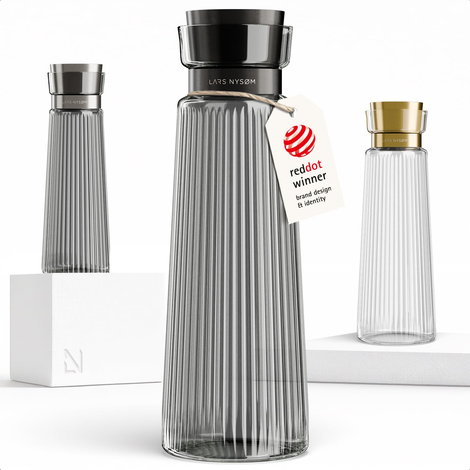 LARS NYSØM Water Carafe 1,5l with Stainless Steel Lid with Integrated Strainer | Elegant Glass Carafe & Pitcher for Juice, Lemonade | Water Jug for Everyday Use & Guests (Graphite/Black, 1500ml)