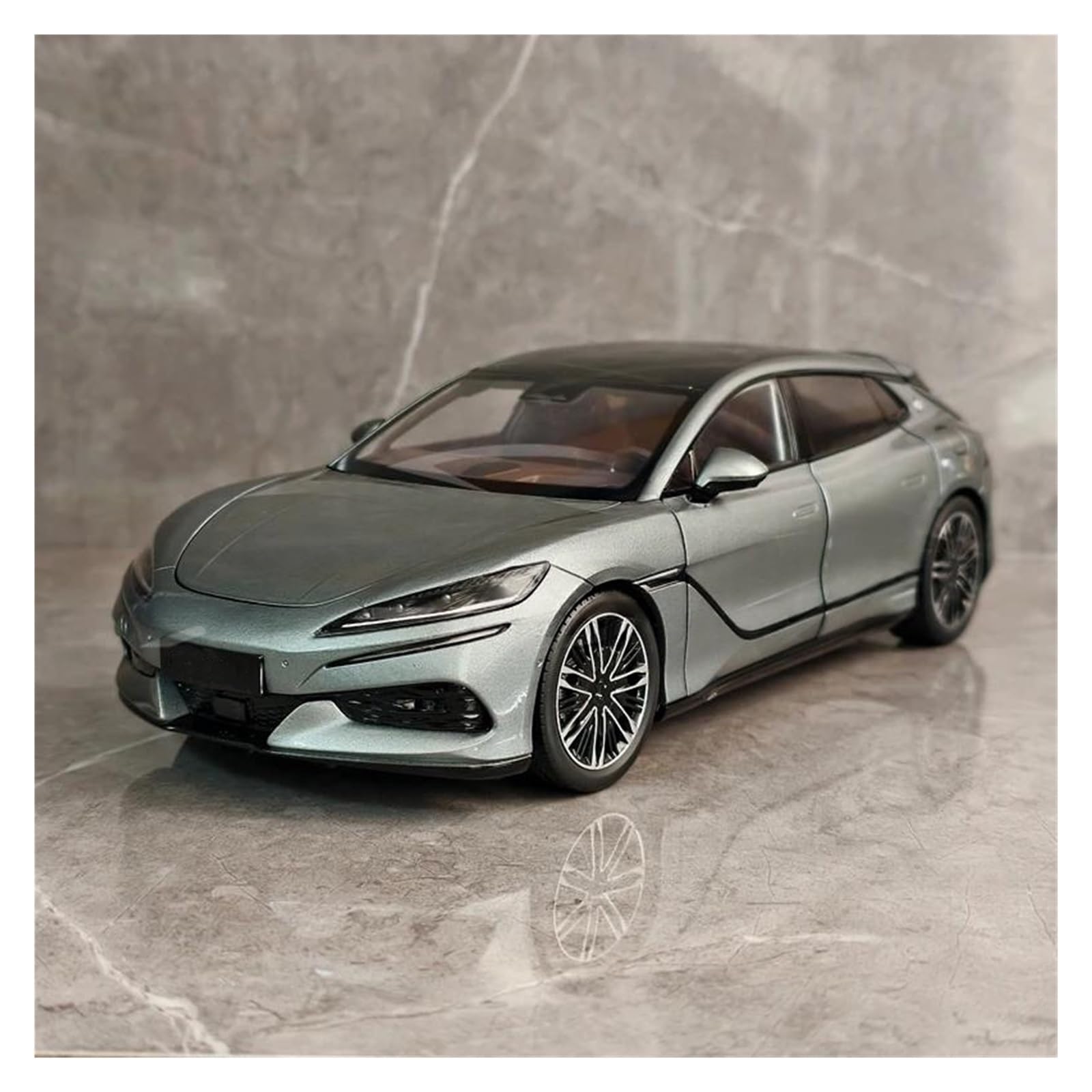 BANKOTO Diecast Car 1:18 For Denza Z9 For GT Diecast Metal Car Model Collectors Collectible