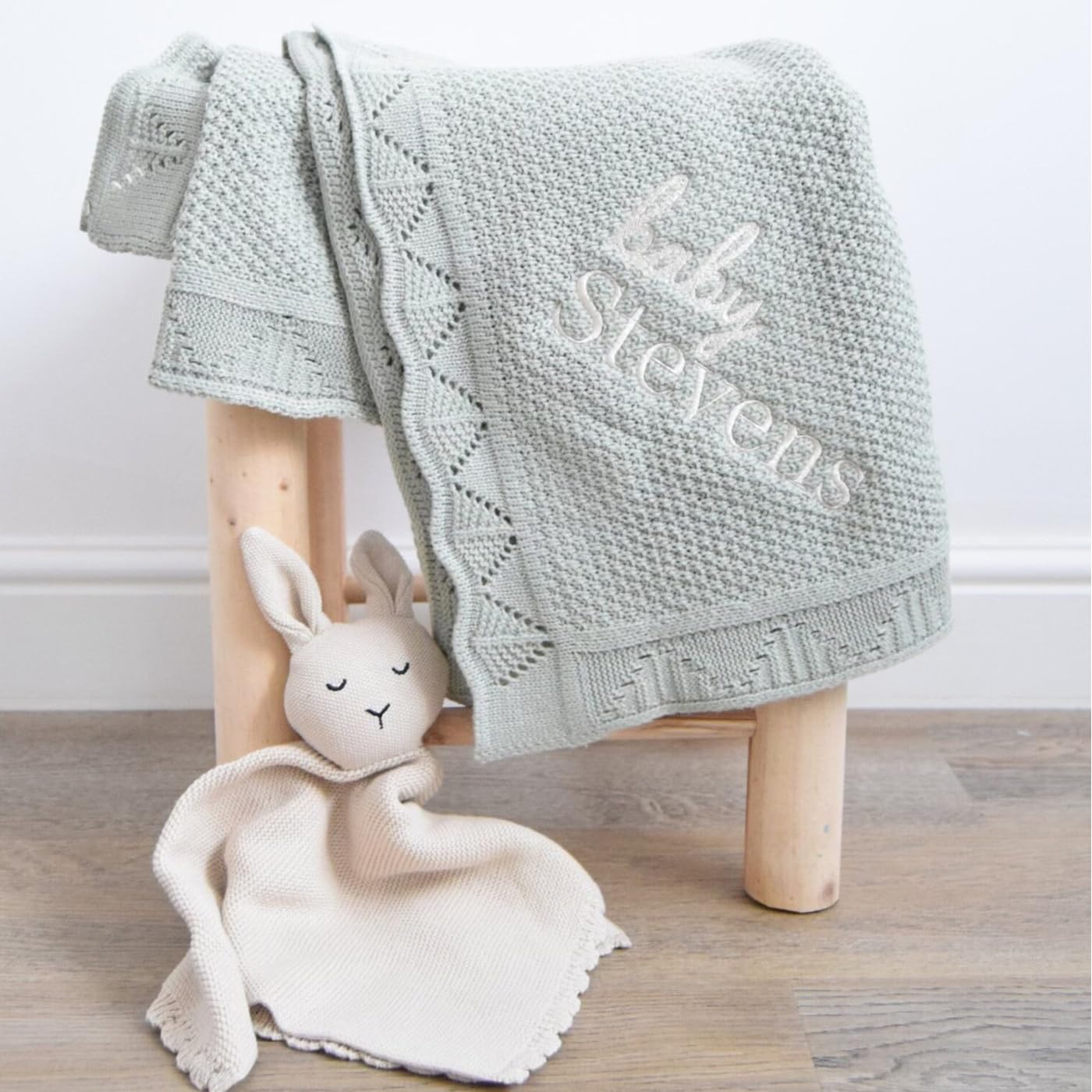 REEG Copertina per Neonato Lavorata A Maglia Personalizzata，Coperta con Nome Ricamato，Coperta per Passeggino in Maglia di Cotone (Grey Pink,Embroidered Name)