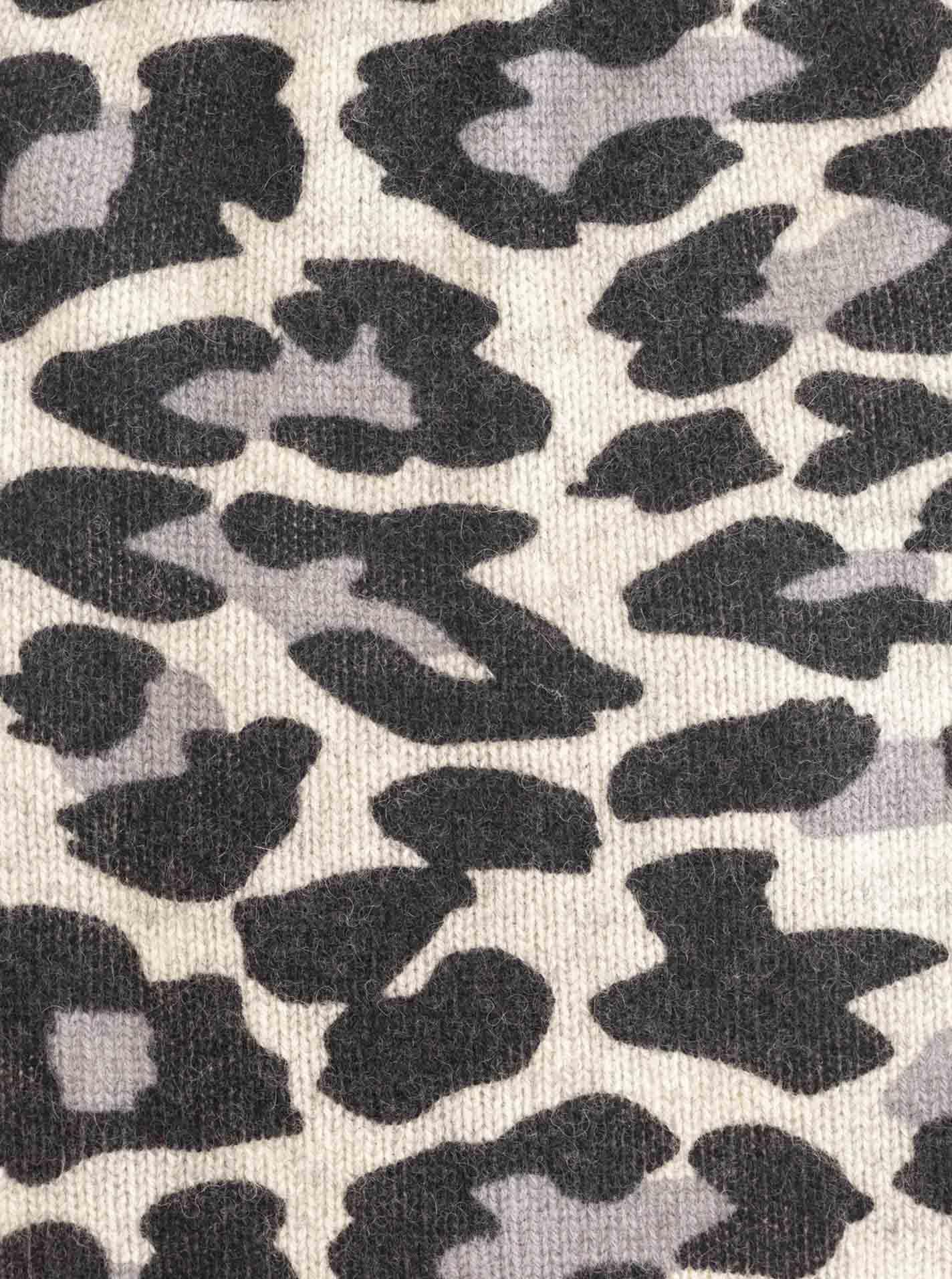 Zwillingsherz 100% Kaschmir Umschlag-Mütze mit Leo-Muster – Strickmütze – Hochwertige Wintermütze One Size – Weiche & warme Beanie für Damen – Premium Qualität für Herbst, Winter & Frühling