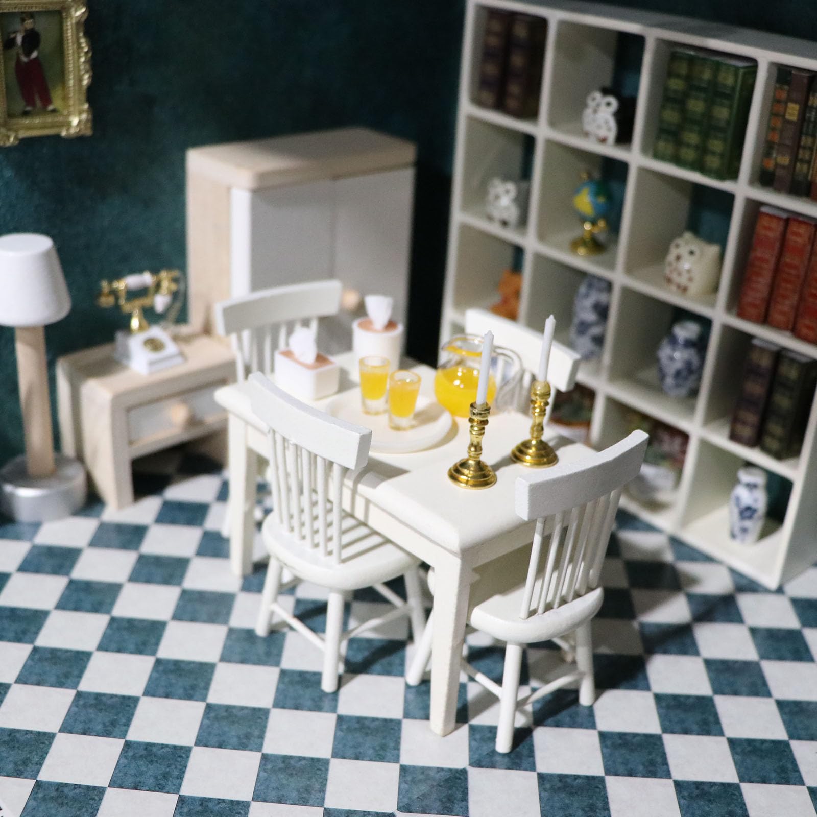 Juego de 3 candelabros en miniatura para casa de muñecas, juego de 3 portavelas a escala 1/12, velas vintage para casa de muñecas, accesorios de adorno de escritorio con base redonda de metal para 2