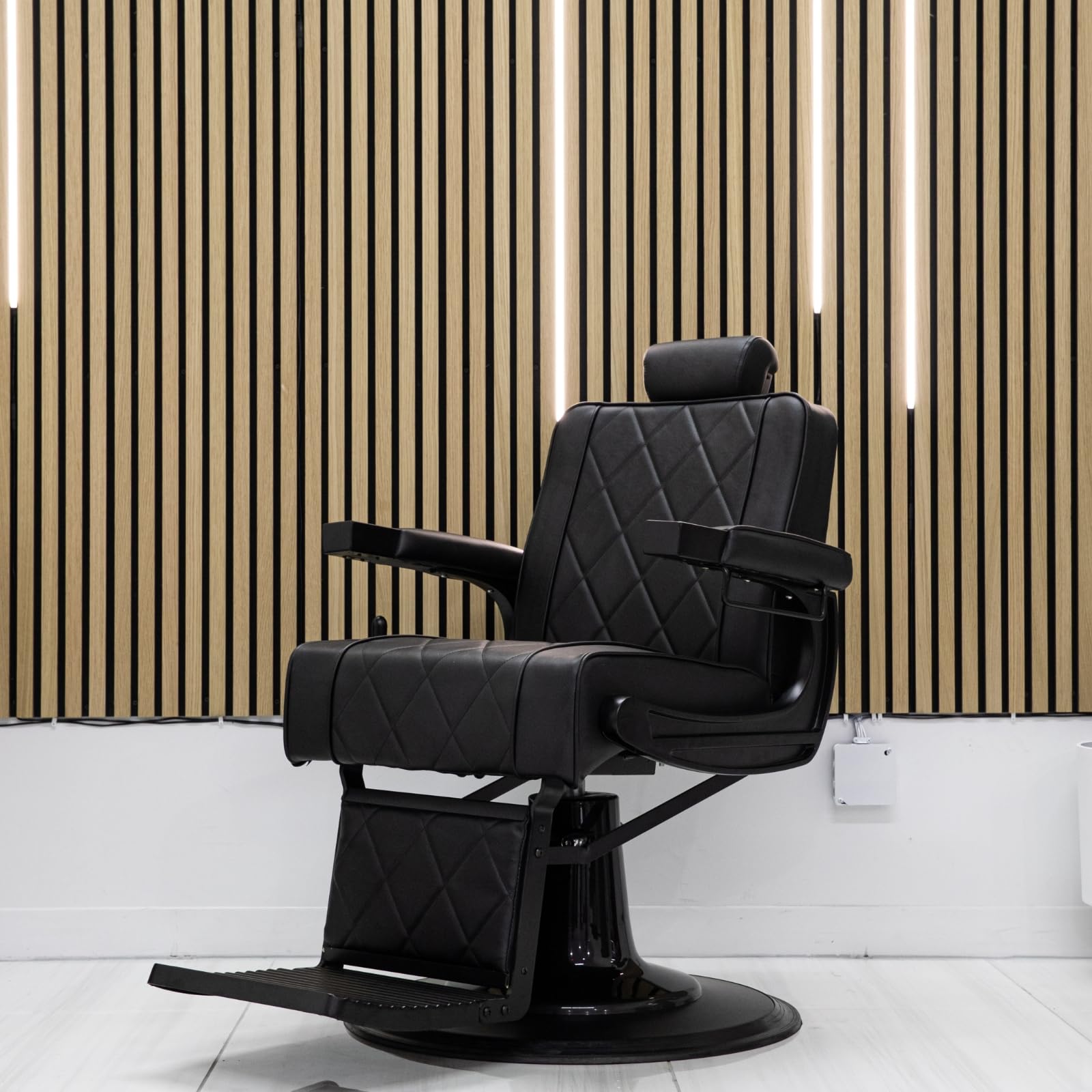 理容椅子　barber chair Amazon.com: Rogers Heavy Duty Barber Chair Reclining Seat