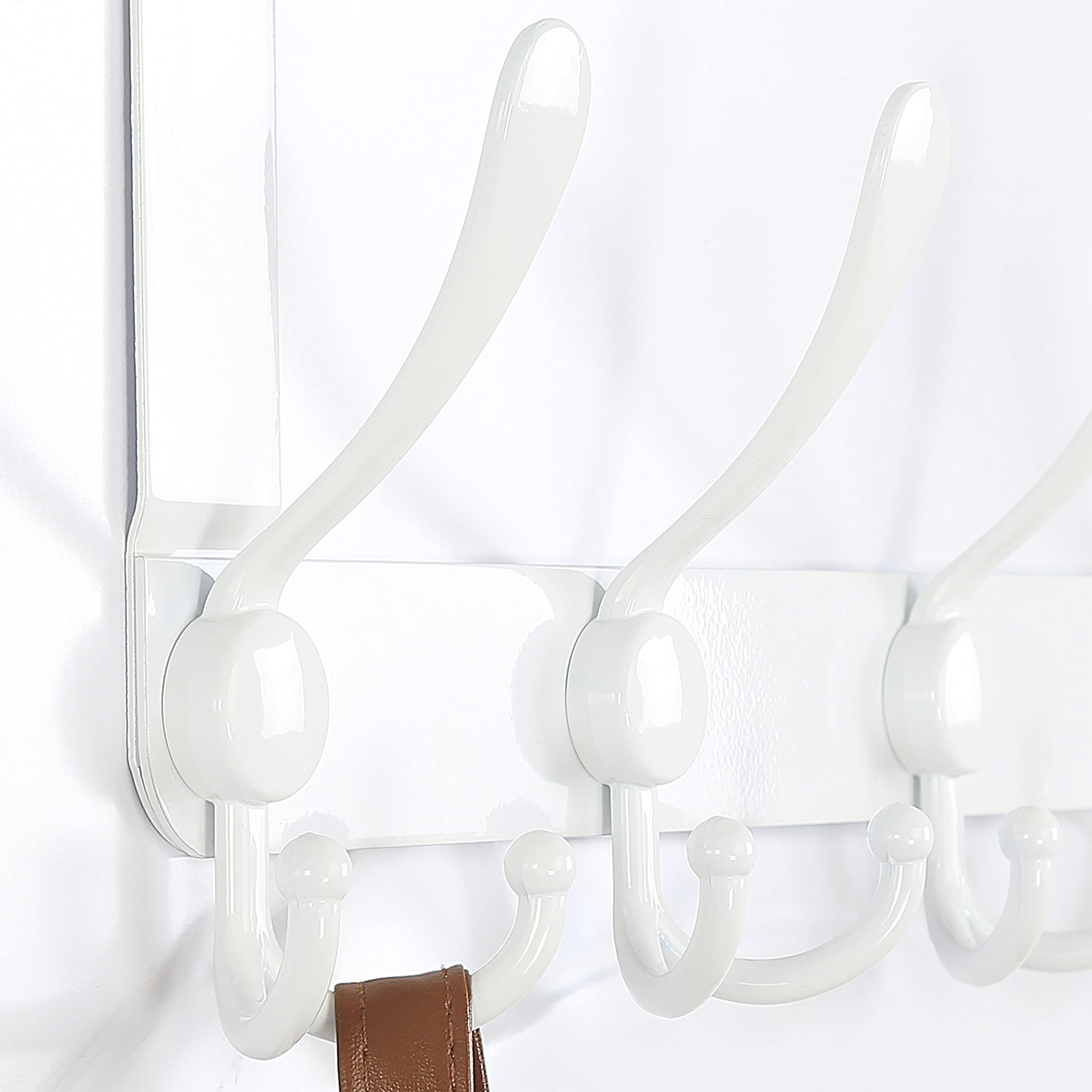 SKOLOO Gancho para colgar sobre la puerta, 5 ganchos tri, acero inoxidable resistente para colgar abrigos, ropa, toallas, colgador sobre puerta para baño, dormitorio, blanco (paquete de 2)