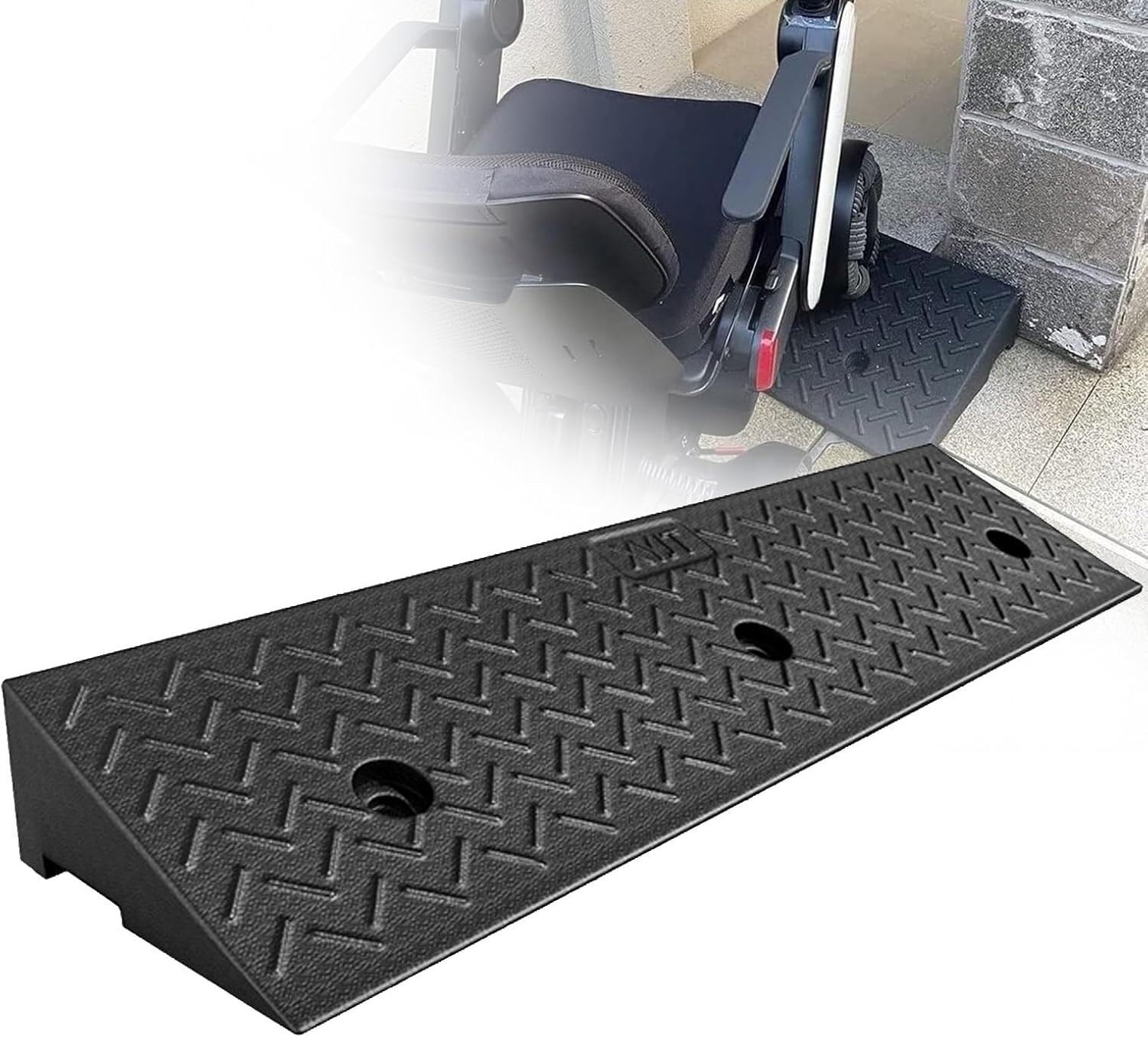 Rampe d'entrée pour poussette et vélo pour franchir le trottoir de la maison