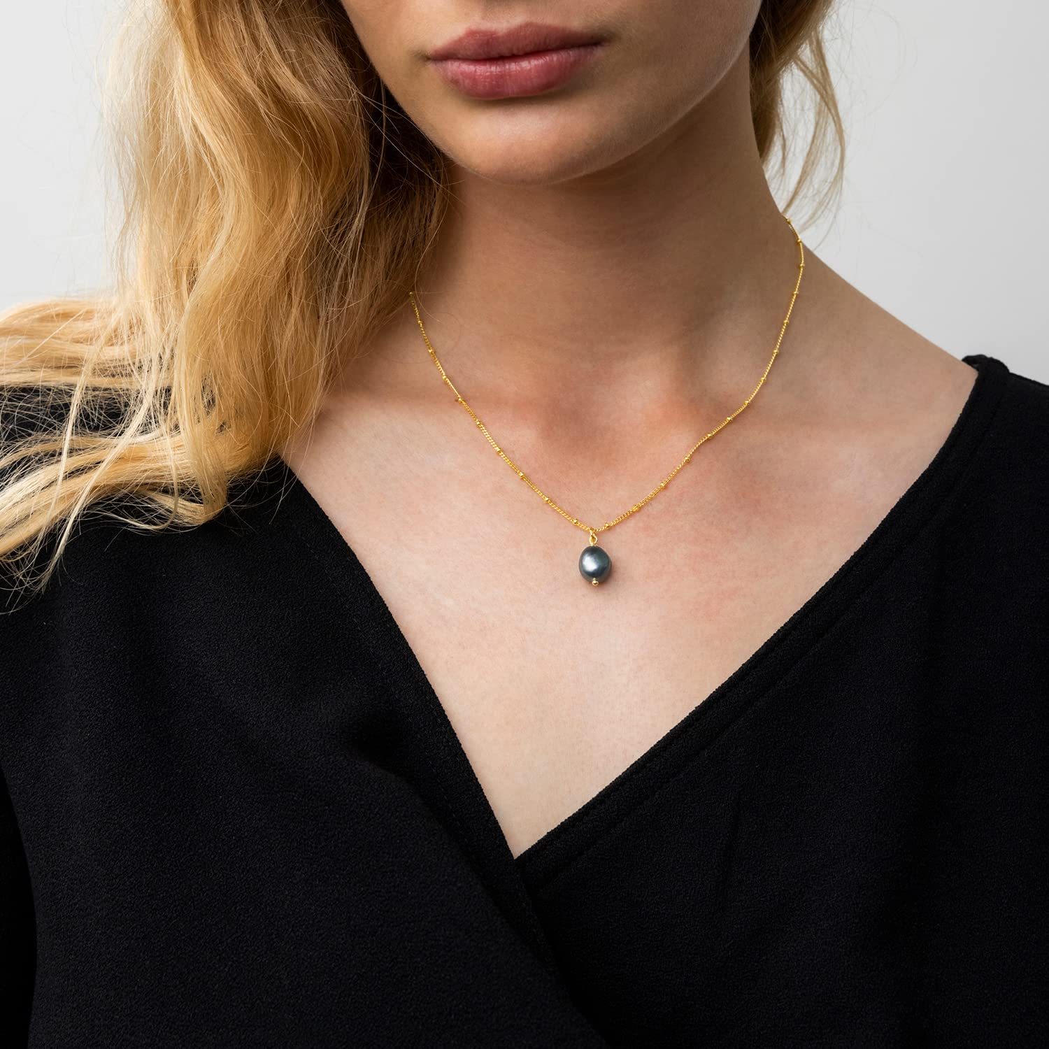 NOELANI Collana Lunga Donna con Ciondolo in Argento Sterling 925, con Perla d'Acqua Dolce, 40 + 5 cm, Oro, in Confezione Regalo, 2034652, Misura Unica, Argento Sterling, Senza Gemme