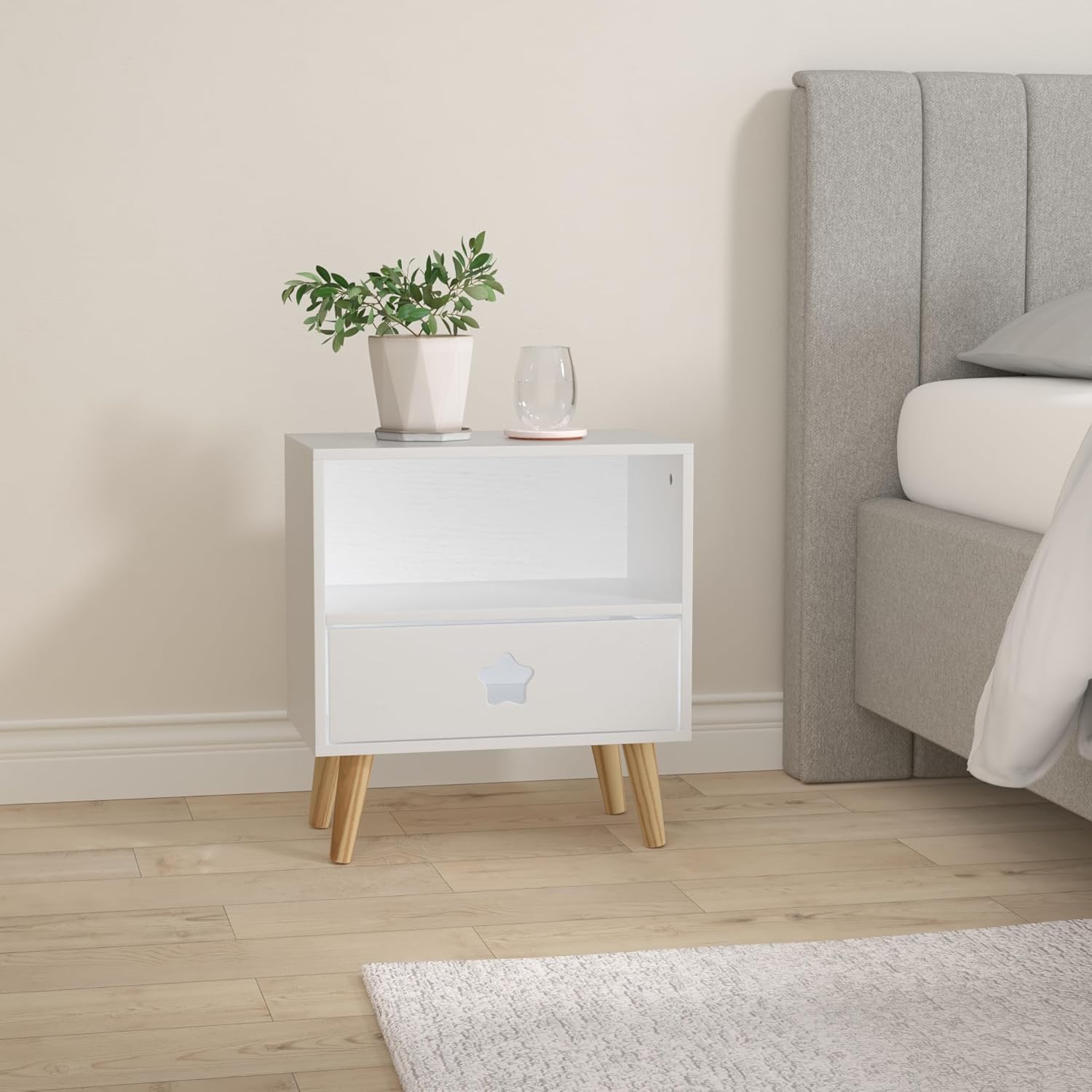LOLAhome - Mesita de Noche Infantil con Estrella Tallada en Madera de Pino Blanca de 40x30x50 cm. Incluye cajón con guías metálicas para organizar Objetos y Dar un Toque Dulce al Dormitorio.