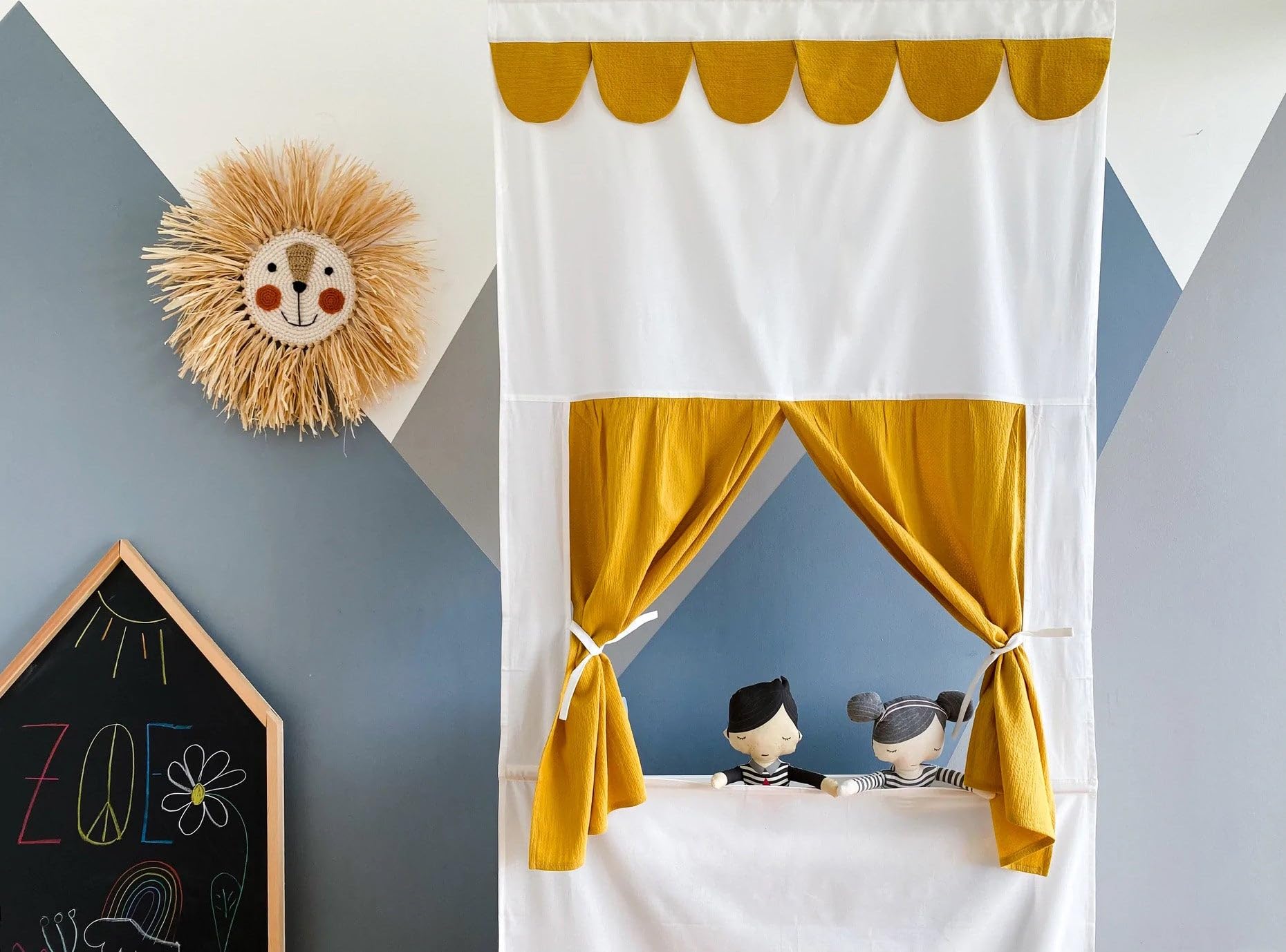 KraftKids Puppentheater Kasperletheater für Türrahmen, Wimpelgirlande und zurückbindbarer Vorhang, Doppelkrepp Gelb Mustard aus 100% Baumwolle, 90 × 200 cm, handgefertigt EU