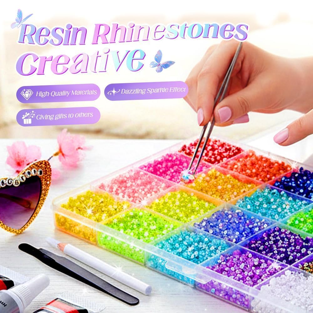Kit Strass 32000 Pezzi 40 Colori, Strass in Resina 3 mm Kit Fai da Te per Nail Art, Vestiti, Scarpe, Telefono e Decorazioni con Adesivo Incluso per Applicazioni Creative