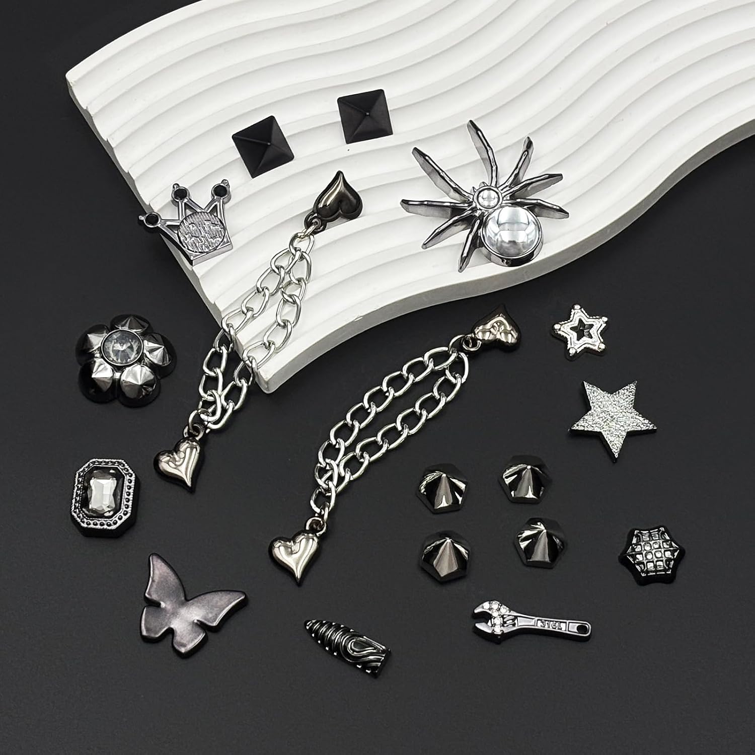 22Pcs Bling Rhinestones Pearls Shoe Charms，Sparkling Shoe Chains, LOVE, Shoe Decorations Charms for Sandals Women Girls Party