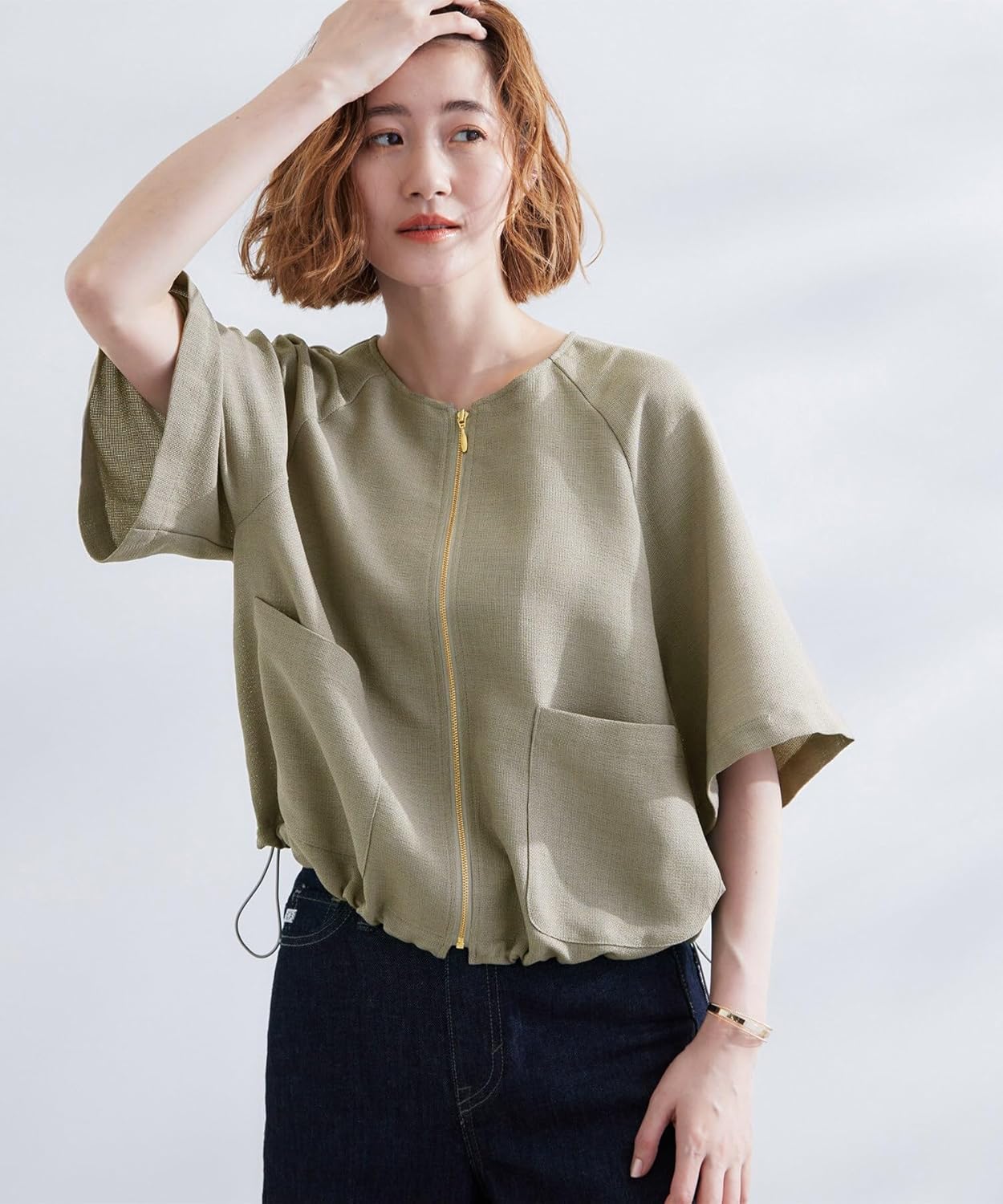 [グローブ] ノーカラージャケット 透け感と立体感で魅せる、大人の夏のメッシュワイドスリーブジャケット 76842026 レディース