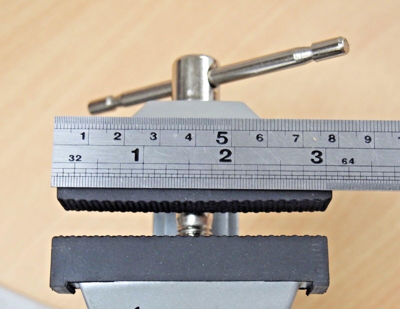 Tornillo de banco de mesa de aluminio de 3 pulgadas con tornillo de banco giratorio universal