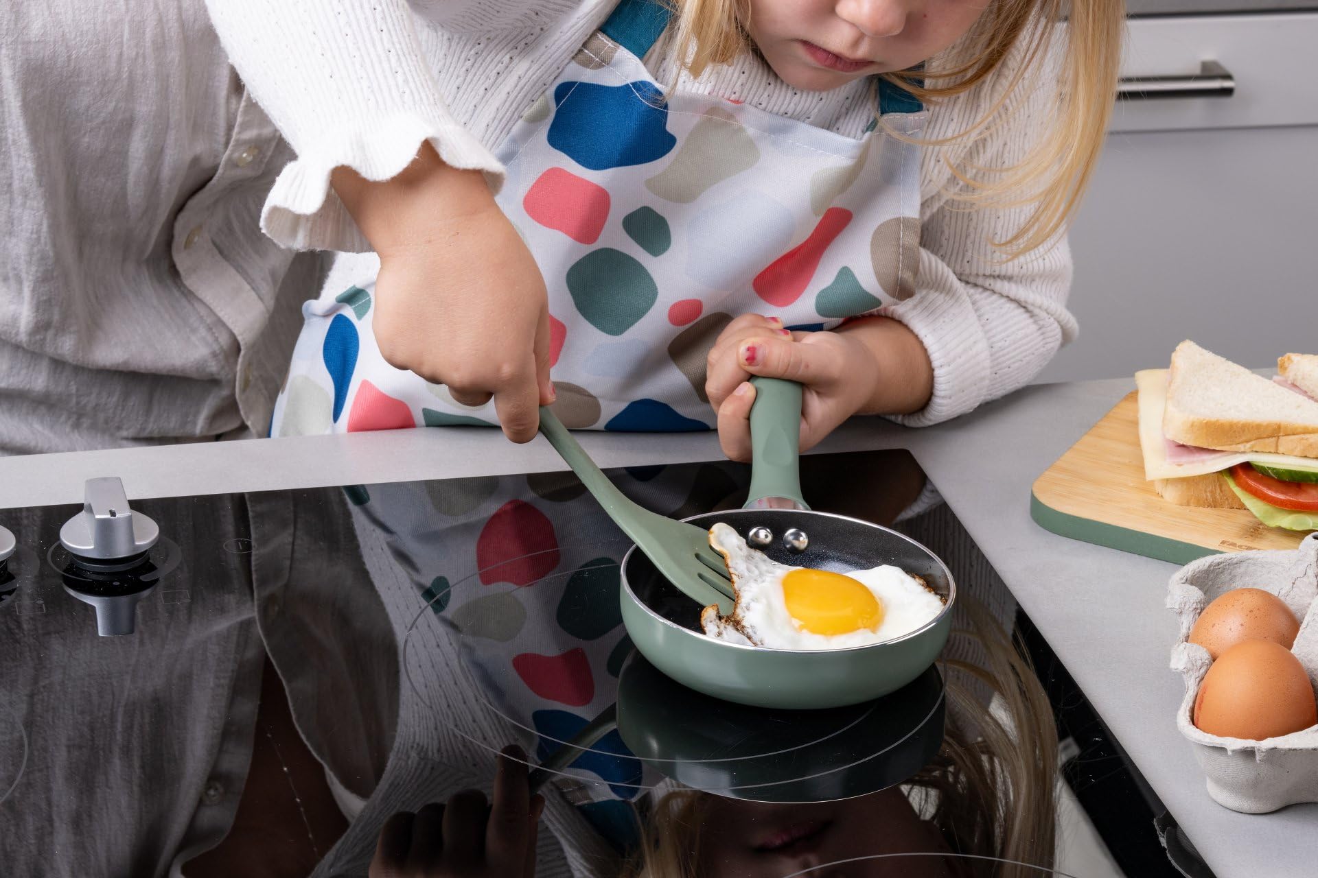 Fackelmann Mini Cook Set de Utensilios de Cocina Infantiles, incluye Wok, Sartén 12 cm y Espátula Ranurada