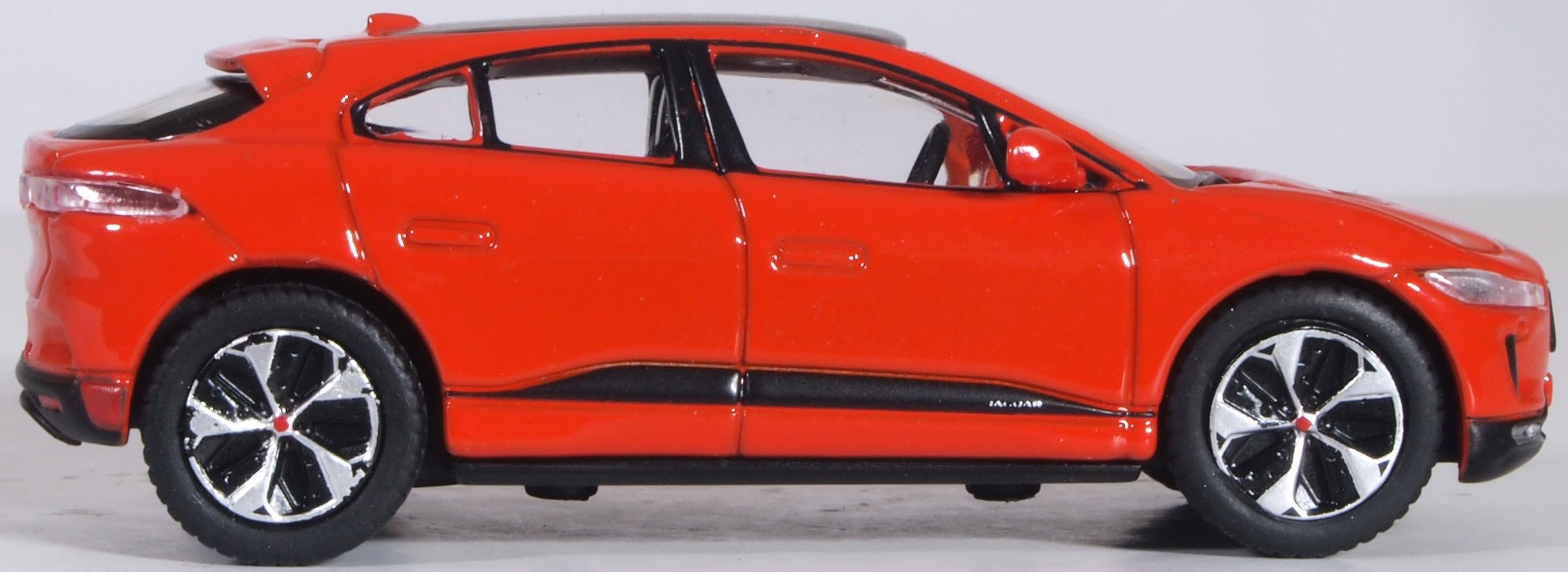Oxford Diecast Jaguar I-Pace SUV - Photon Red : Amazon.co.uk