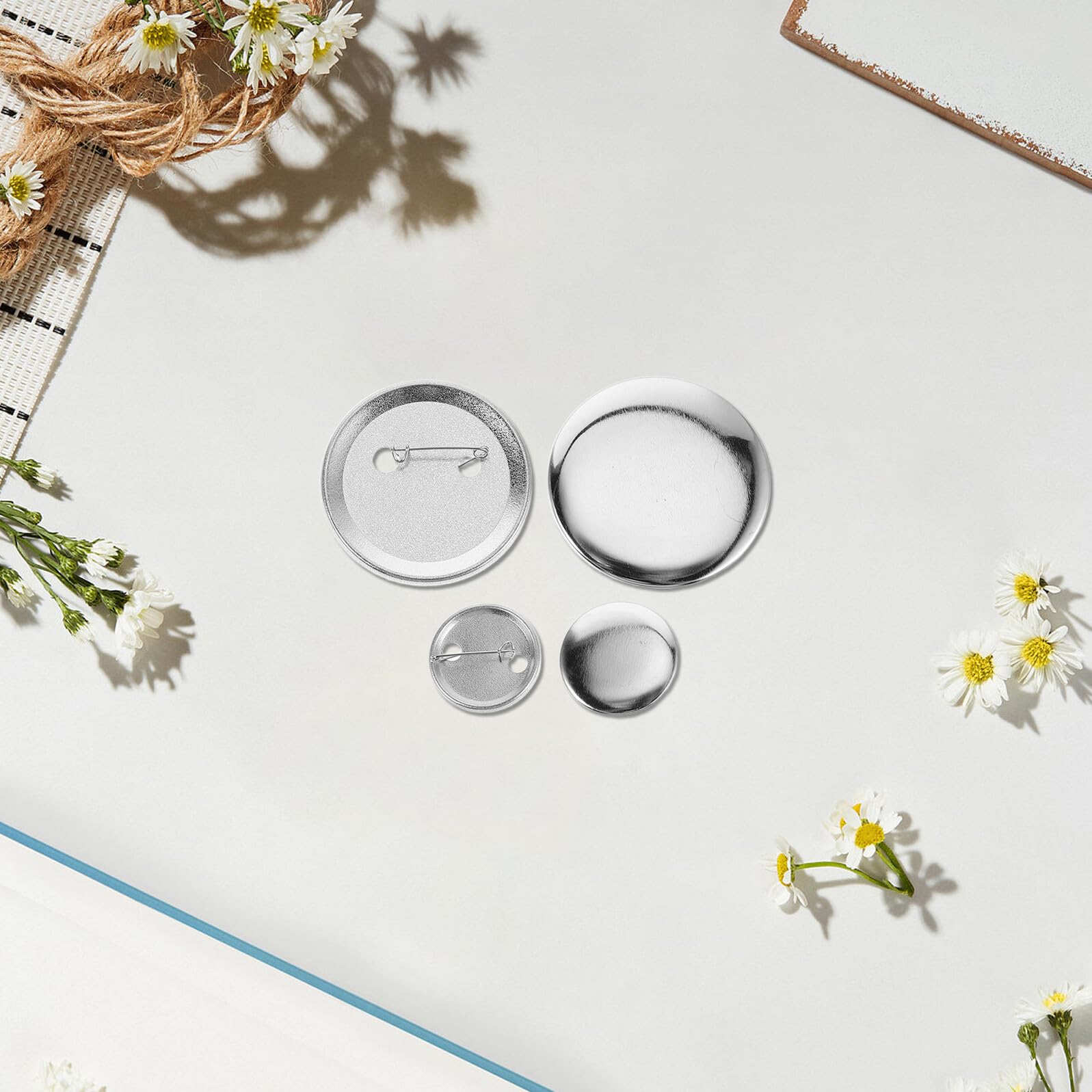 Zerodeko 200 Satz Metall Ansteckknopf Rohlinge 58mm 32mm Rund aus Eisen mit Sicherheitsnadel für Selbstgemacht Basteln Schulwettbewerbe und Firmenbranding